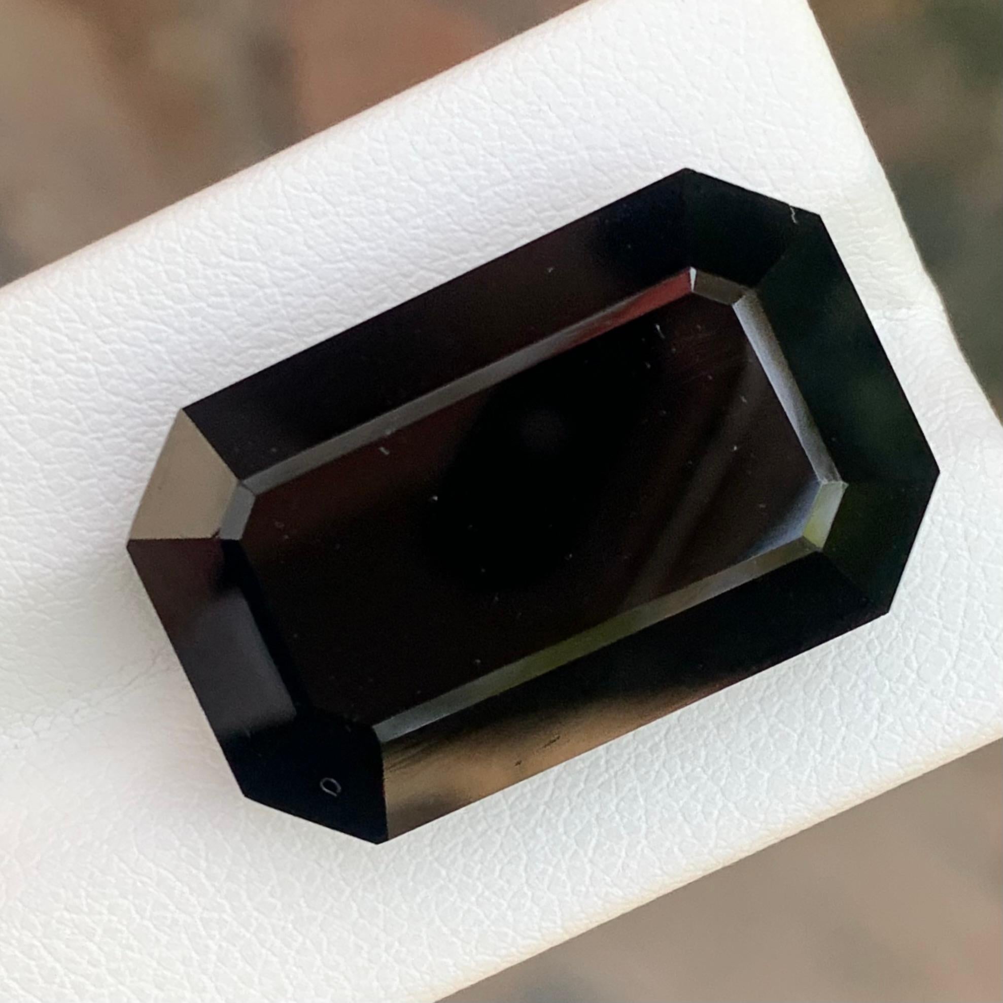 Enorme gemma sfusa di tormalina nera a forma di smeraldo da 43,30 carati in vendita 9