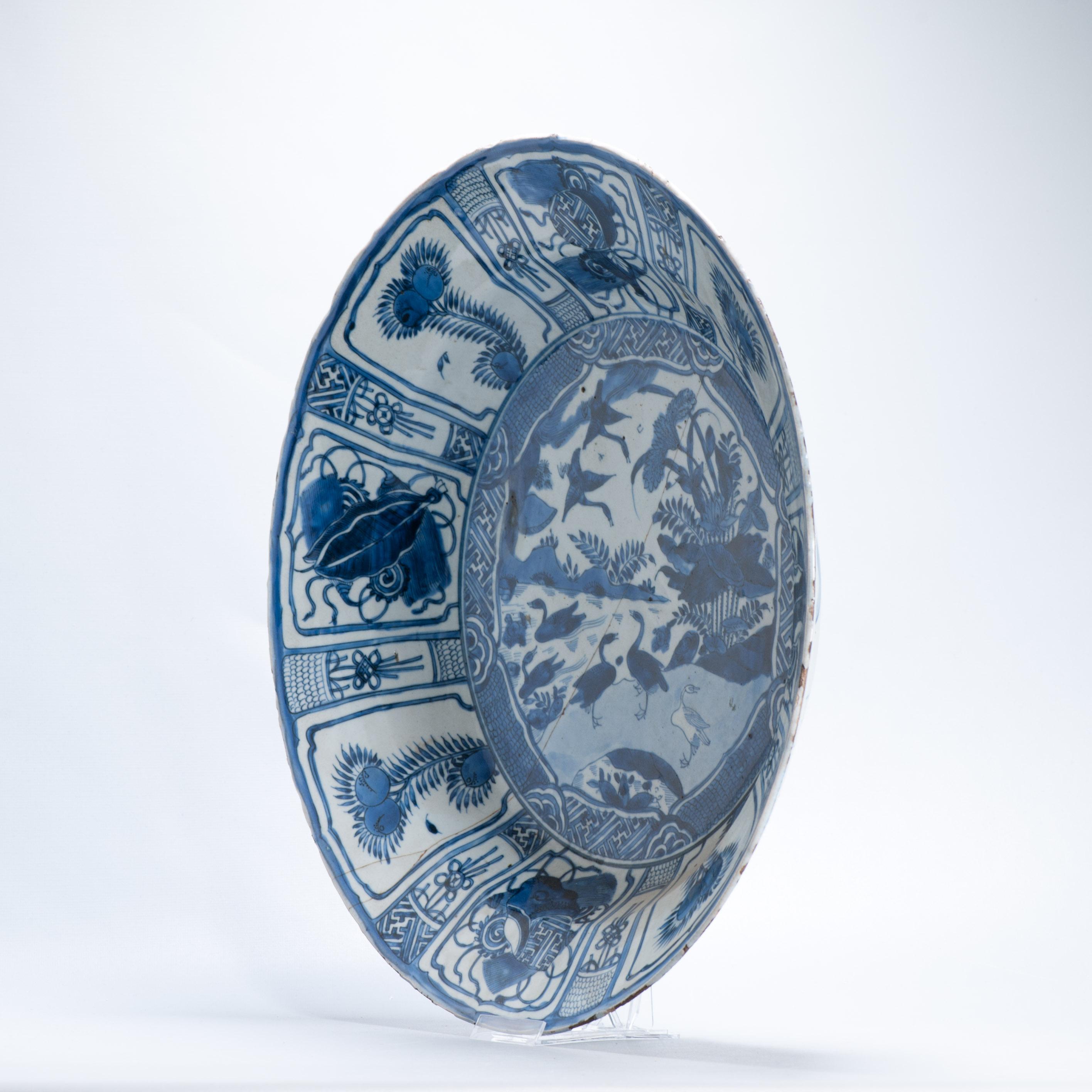 HUGE 47.5cm Antique Ming Chinese Porcelain Kraak Plate Whagon Wheel Ducks For Sale 8