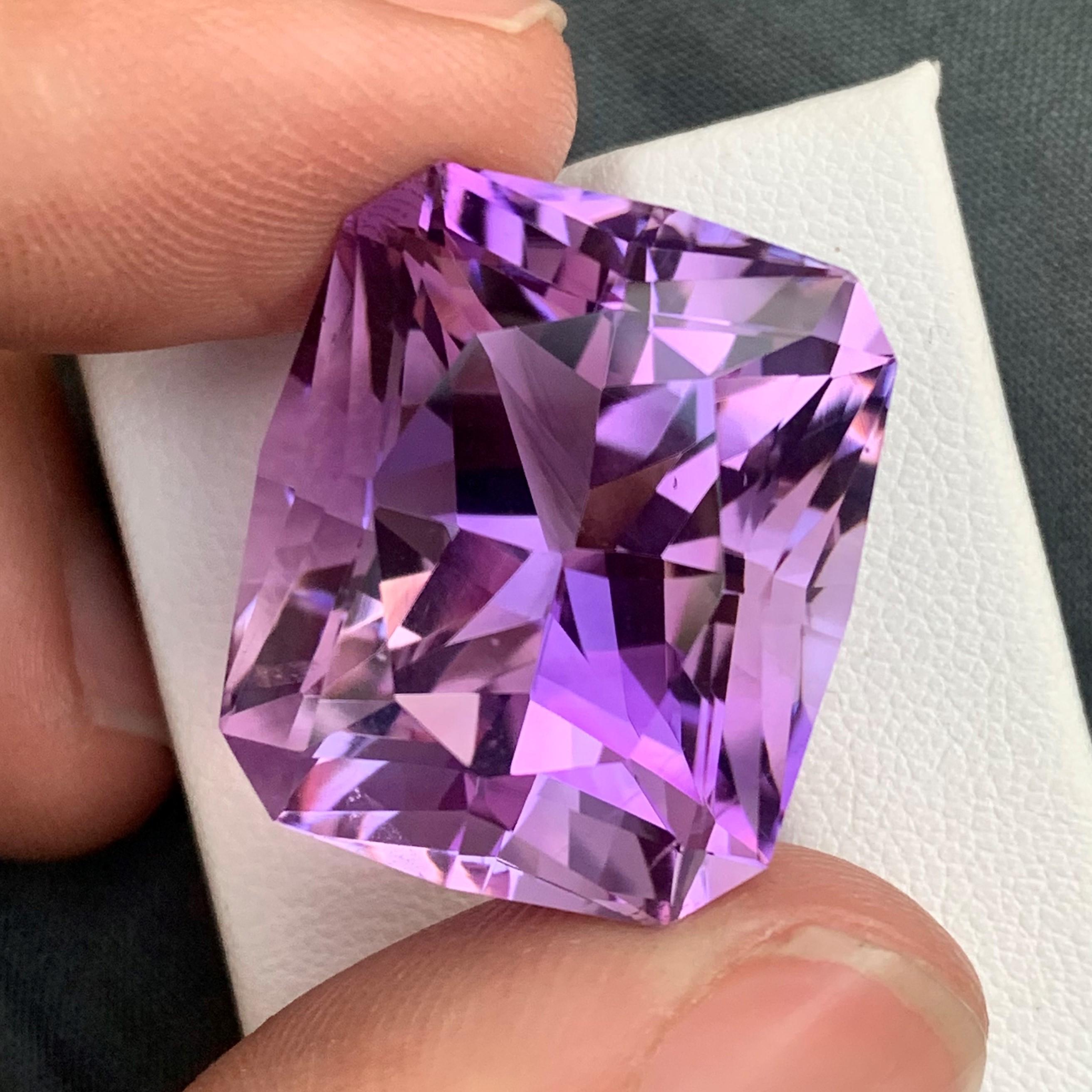 Großer 50 Karat funkelnder natürlicher loser Amethyst-Diamant im Fancy-Schliff für Halskette (Antiker Kissenschliff) im Angebot