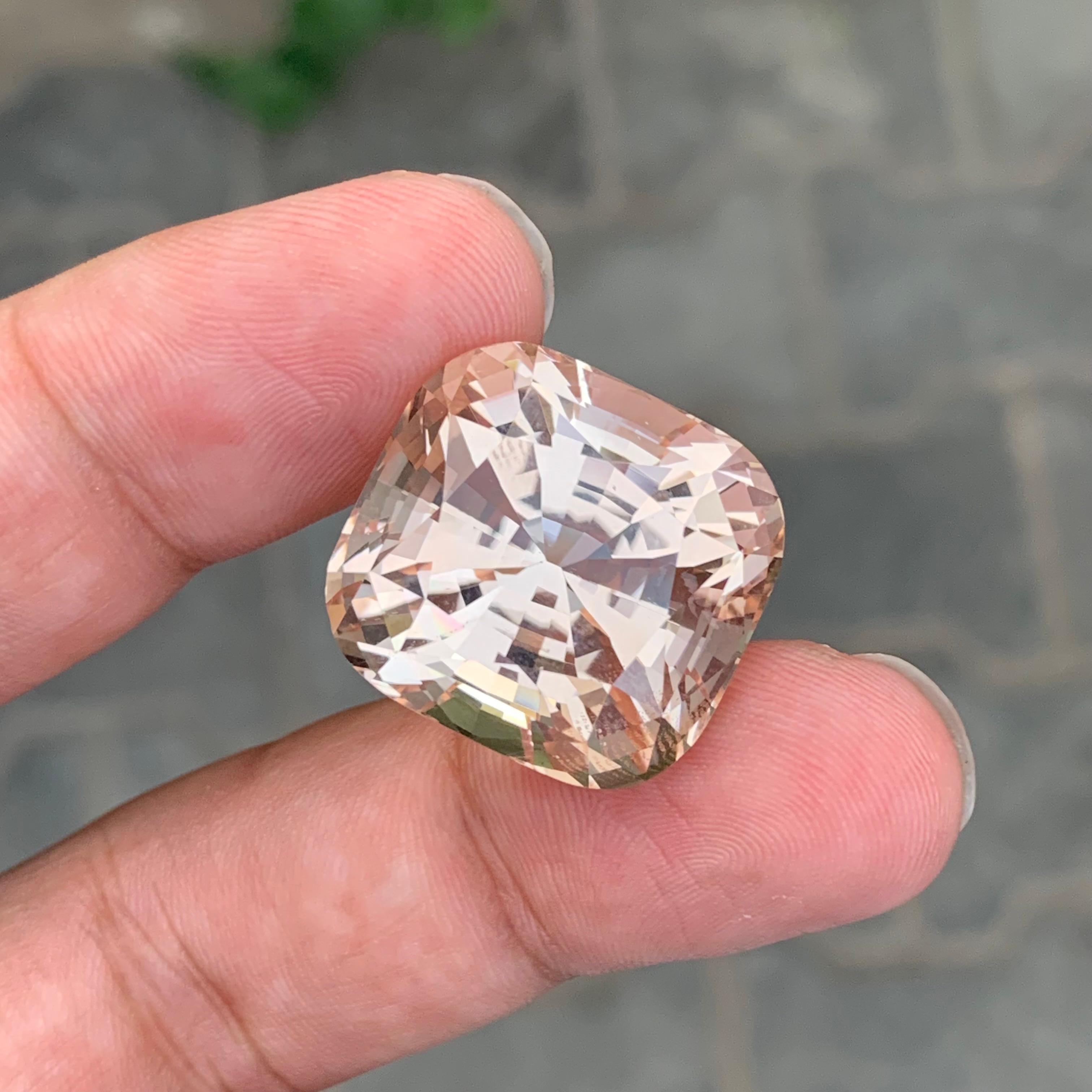 Enorme pietra Morganite sfaccettata naturale da 50,00 carati a forma di cuscino in vendita 2