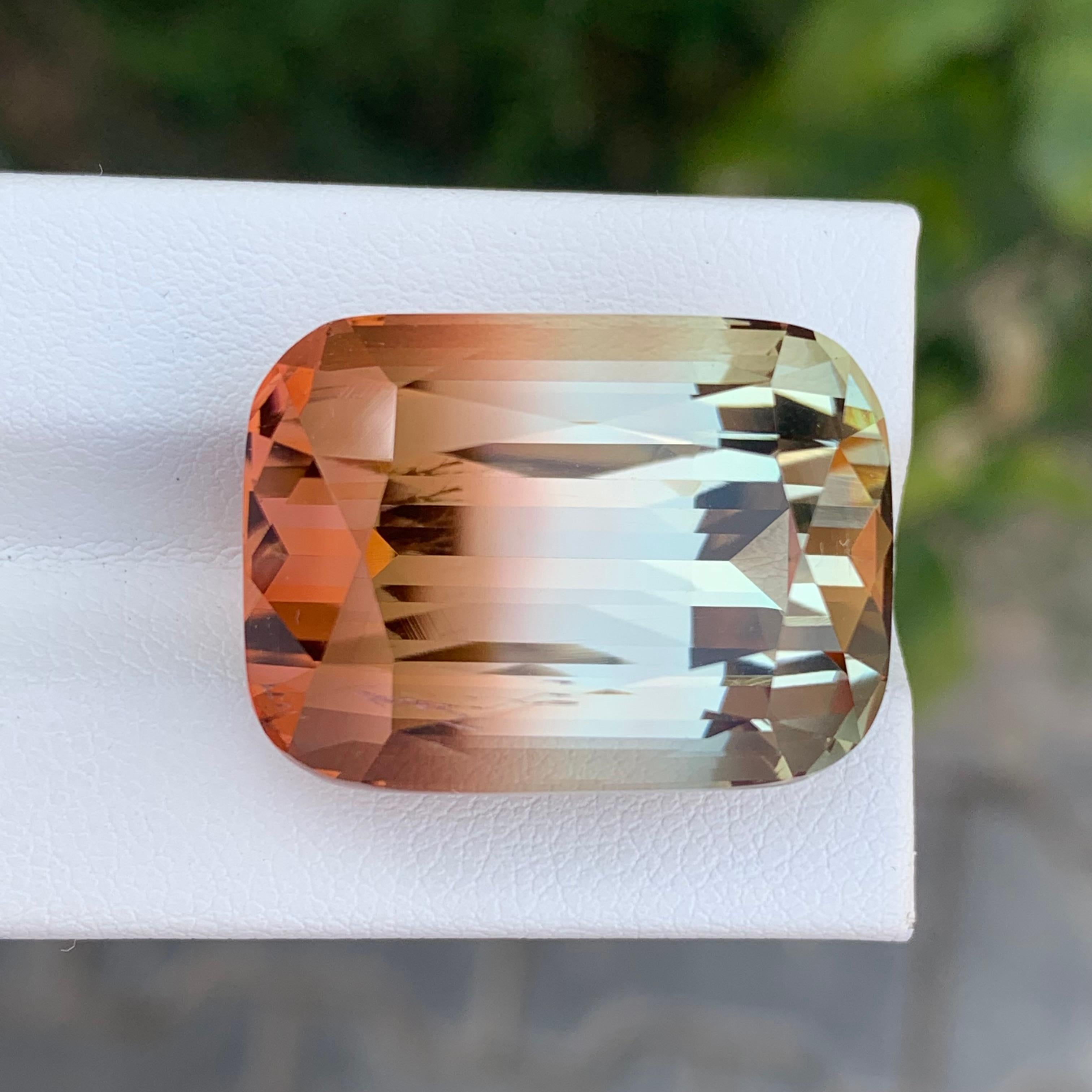 Taille coussin Grande tourmaline naturelle non sertie de 52,70 carats d'Afrique en vente