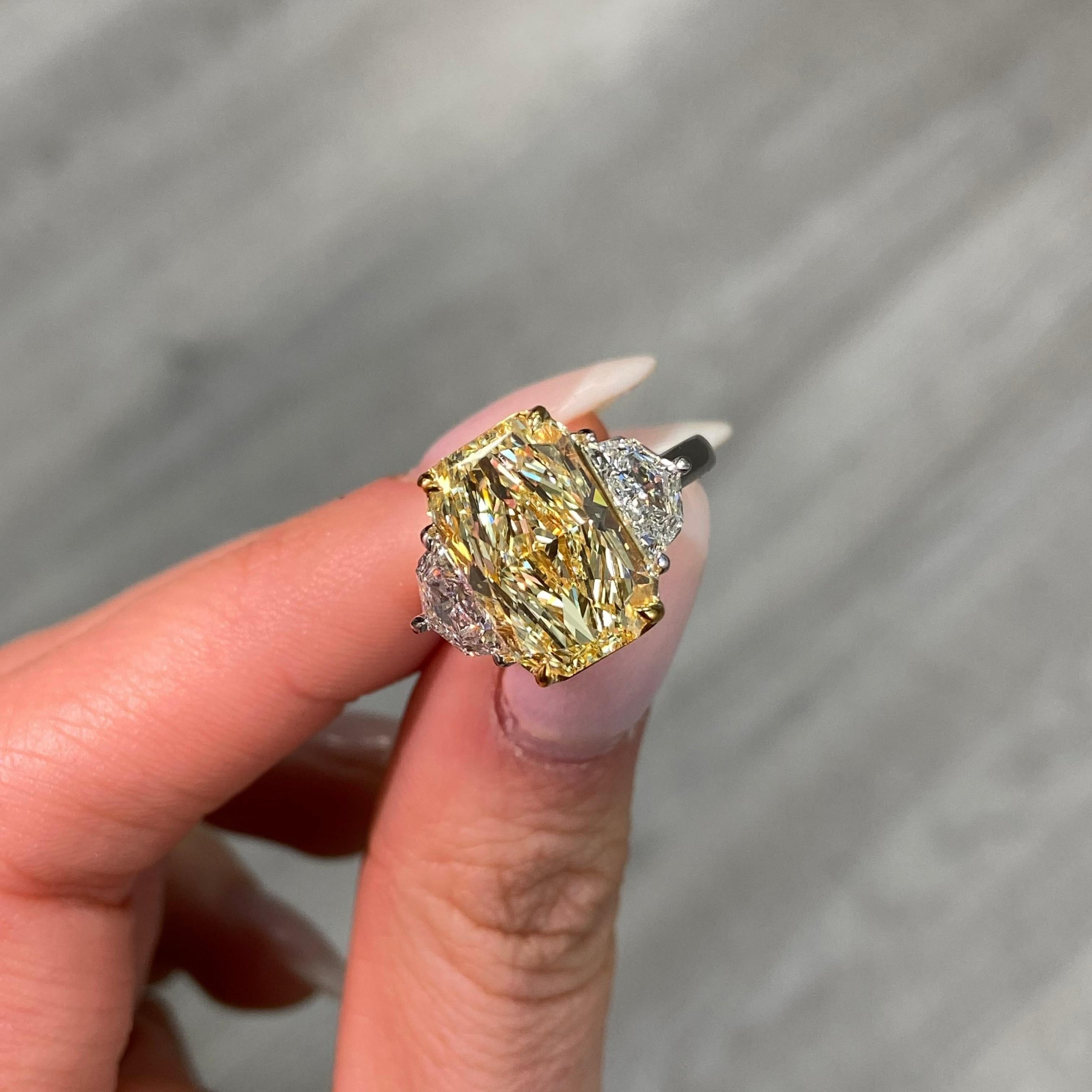 Radiant Cut Huge 5ct Fancy Yellow Elongated Radiant Diamond Engagement Ring For Sale