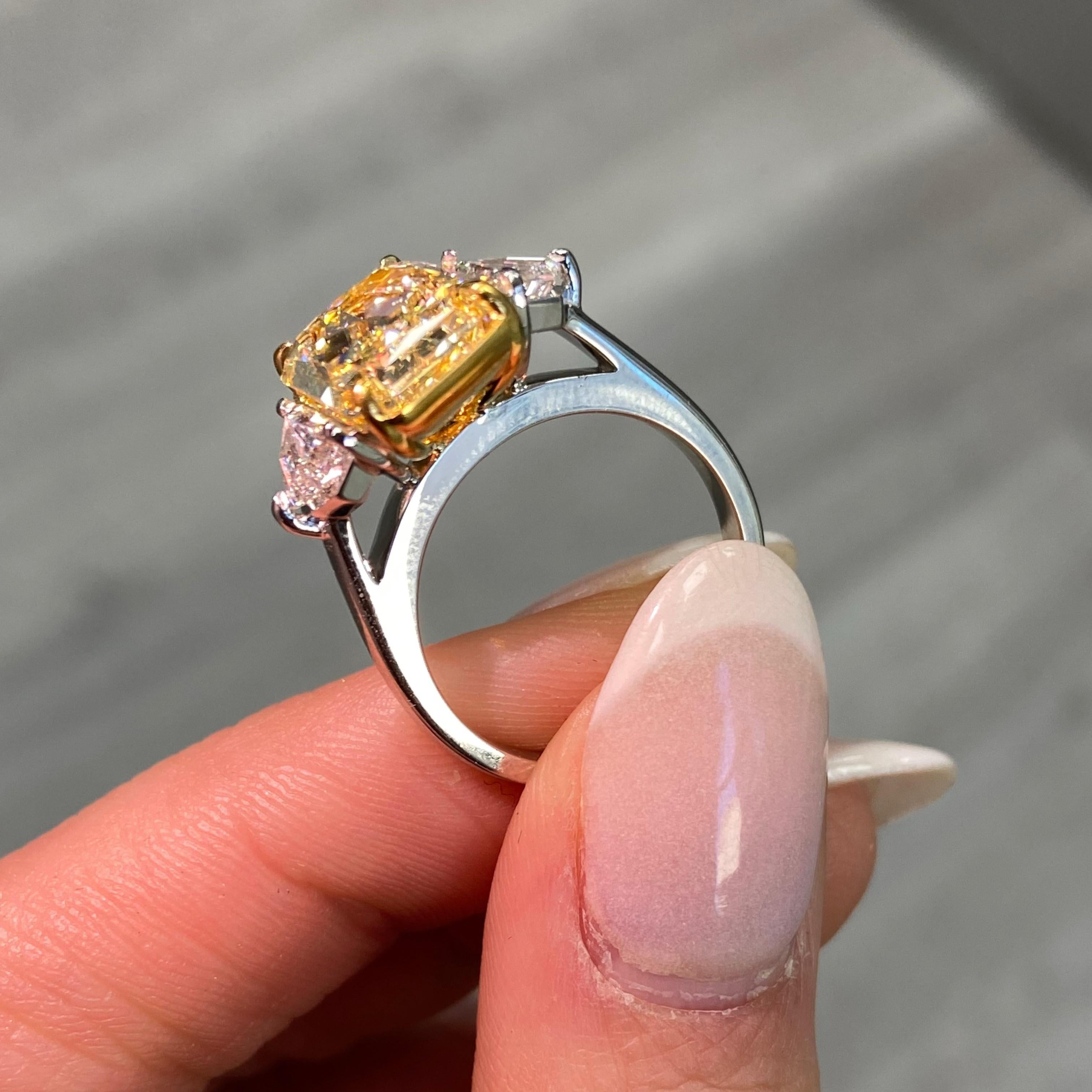 Huge 5ct Fancy Yellow Elongated Radiant Diamond Engagement Ring In New Condition For Sale In New York, NY