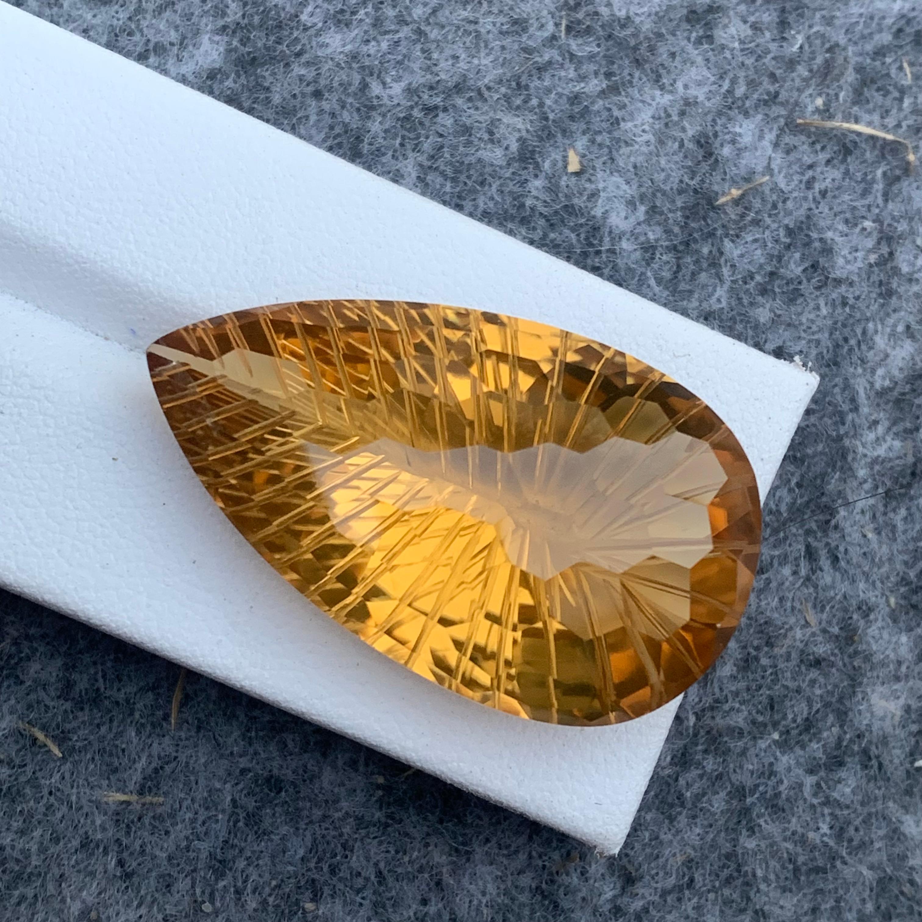 Arts and Crafts Grande pierre précieuse en forme de poire en citrine naturelle taillée au laser de 61,60 carats en vente