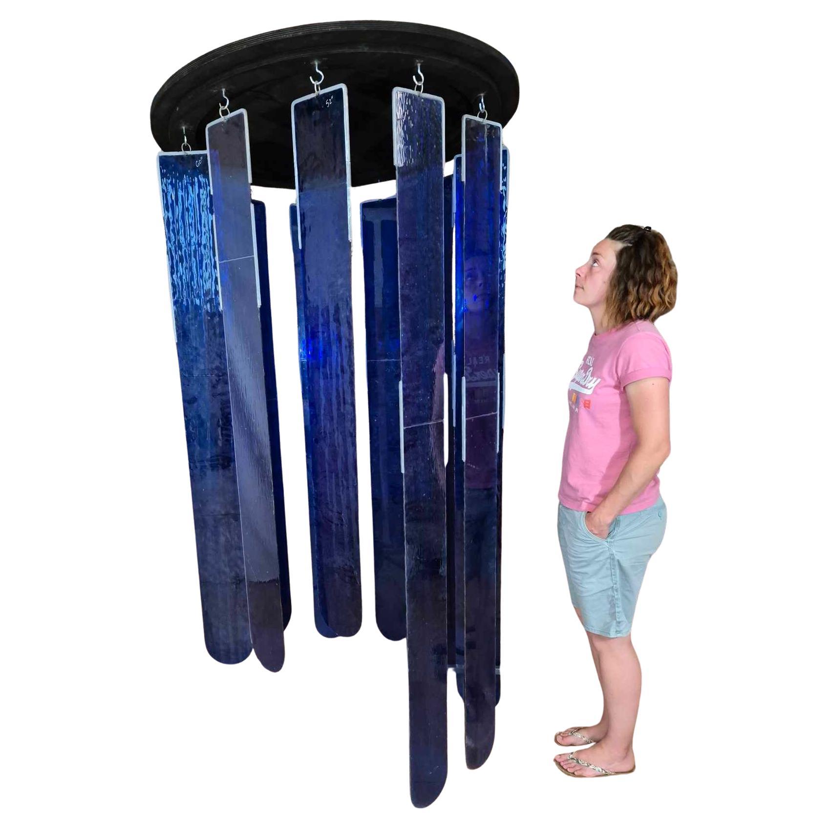 Un enorme lampadario anni 
70 in vetro colorato blu reale alto 220 cm in vendita