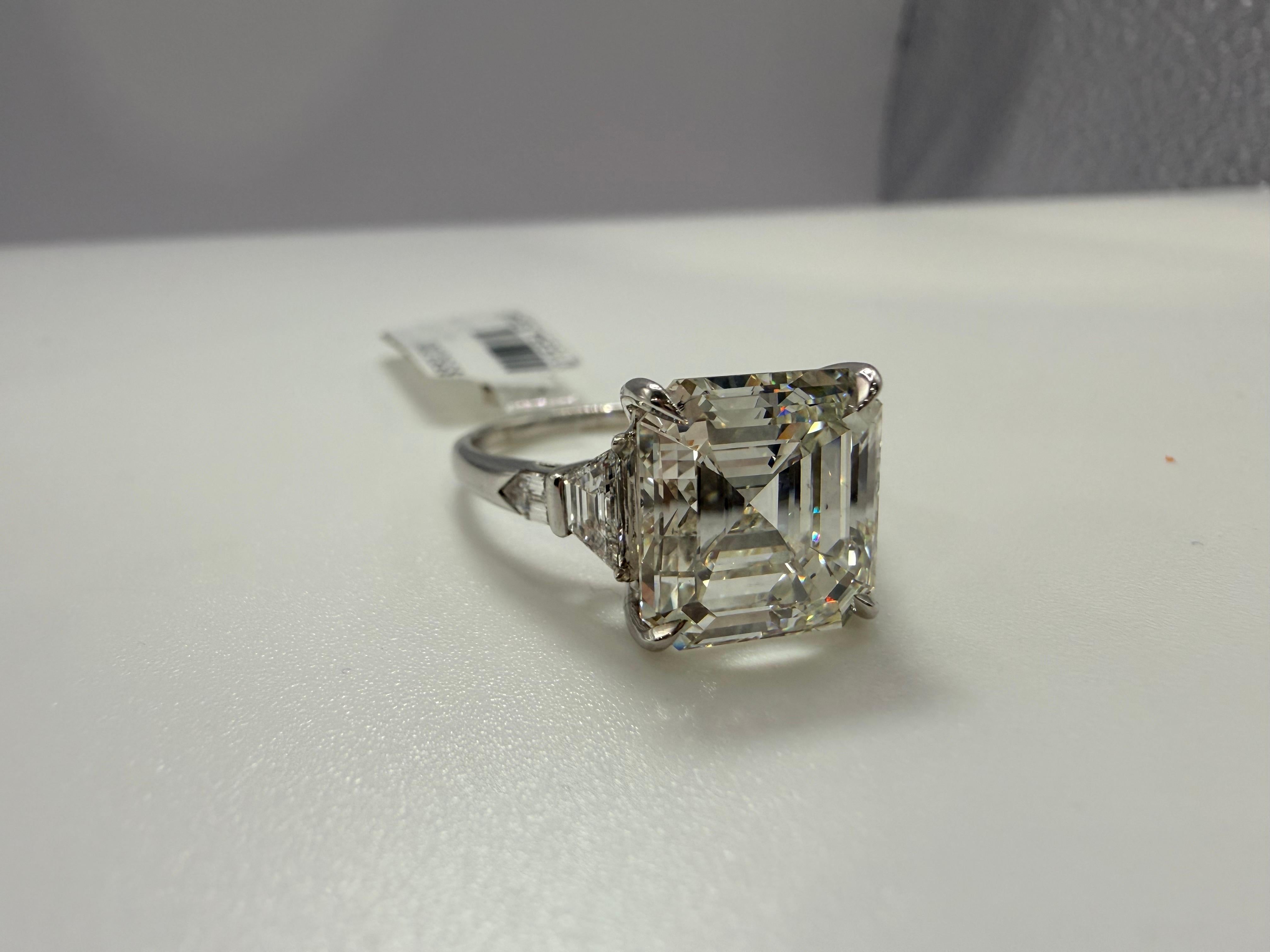 Taille Asscher Bague de fiançailles en platine certifiée GIA avec un énorme diamant de 7,37ct de taille Asscher en vente