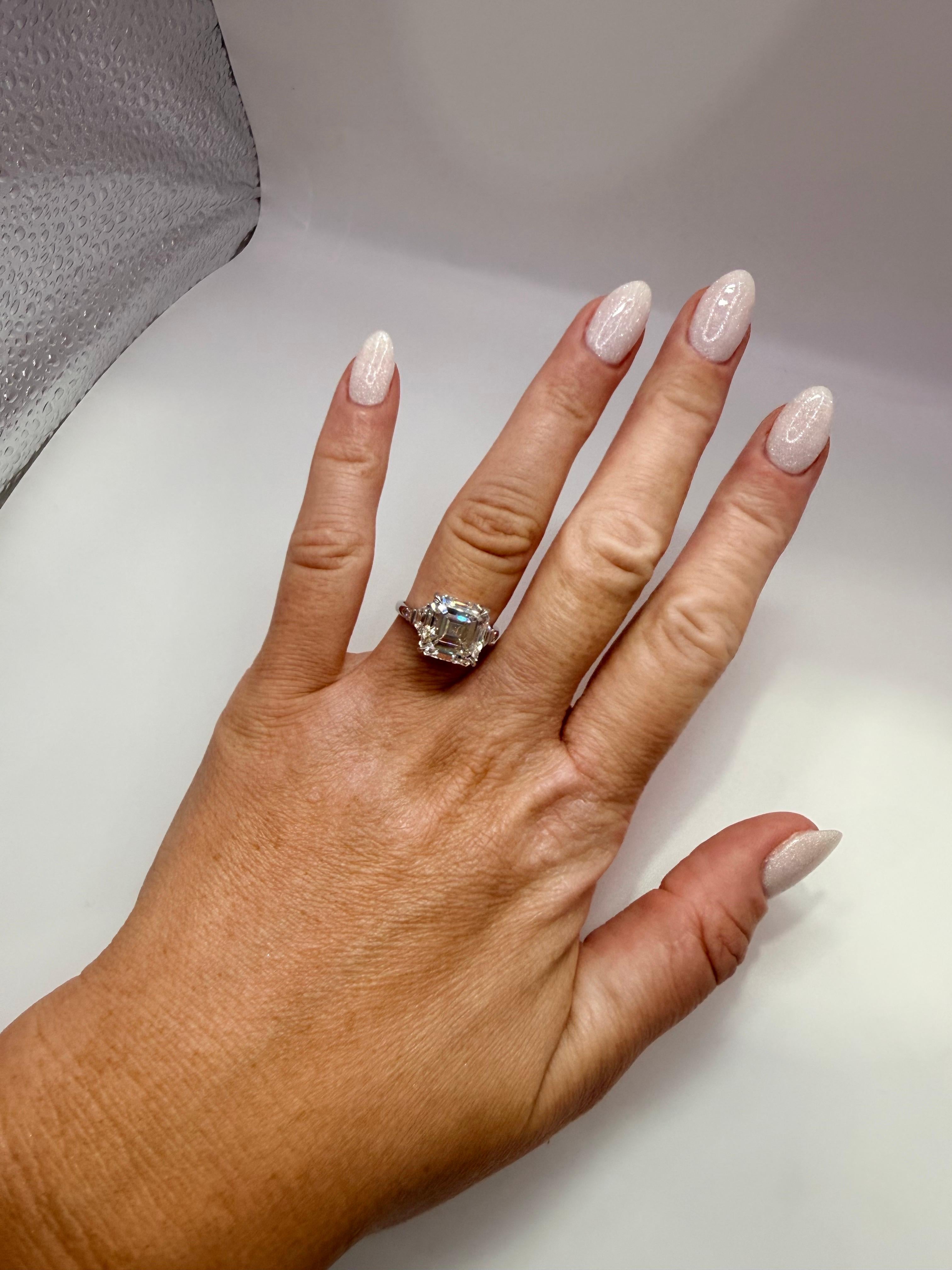 Bague de fiançailles en platine certifiée GIA avec un énorme diamant de 7,37ct de taille Asscher Neuf - En vente à Boca Raton, FL