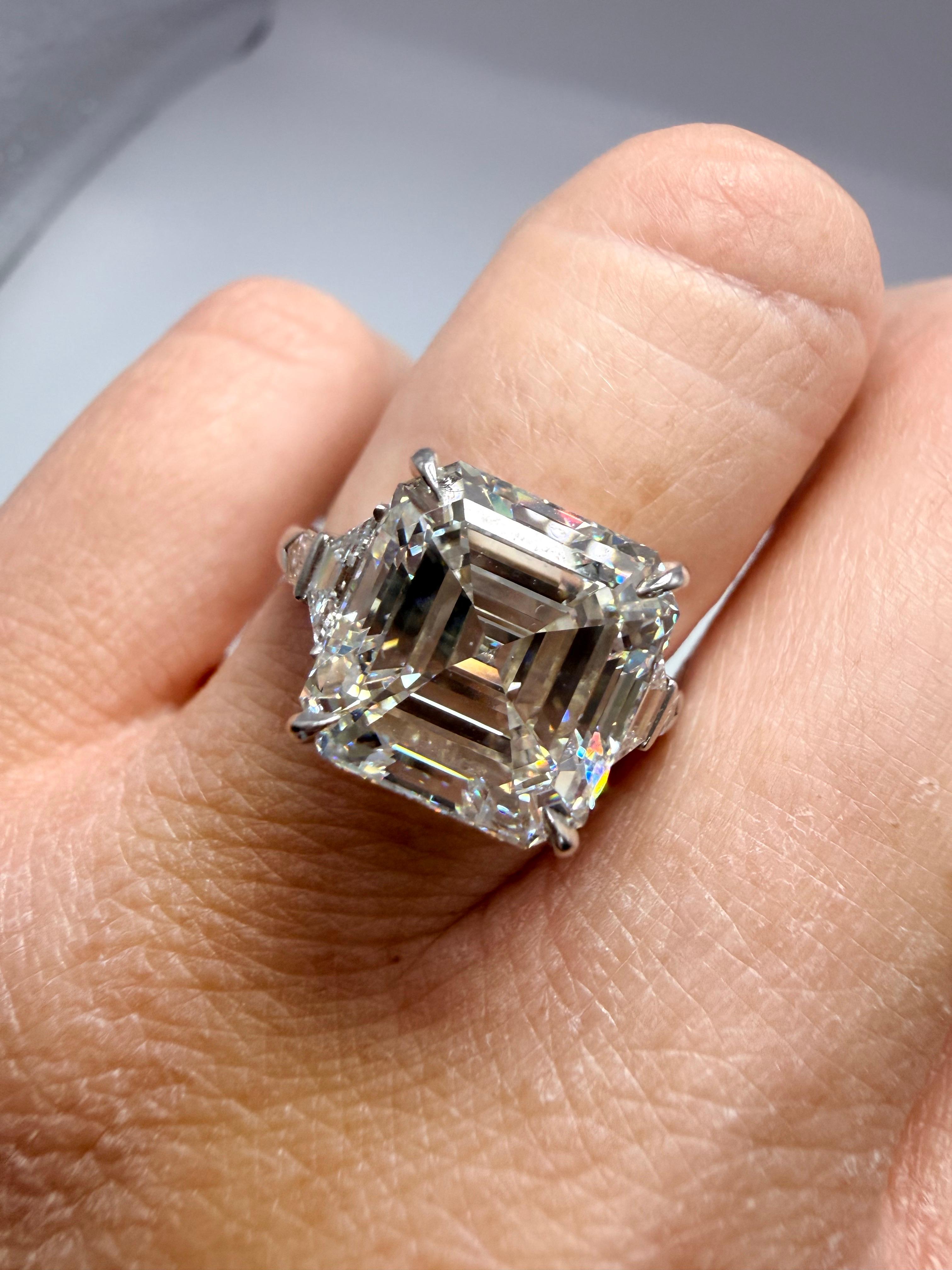 Bague de fiançailles en platine certifiée GIA avec un énorme diamant de 7,37ct de taille Asscher Unisexe en vente