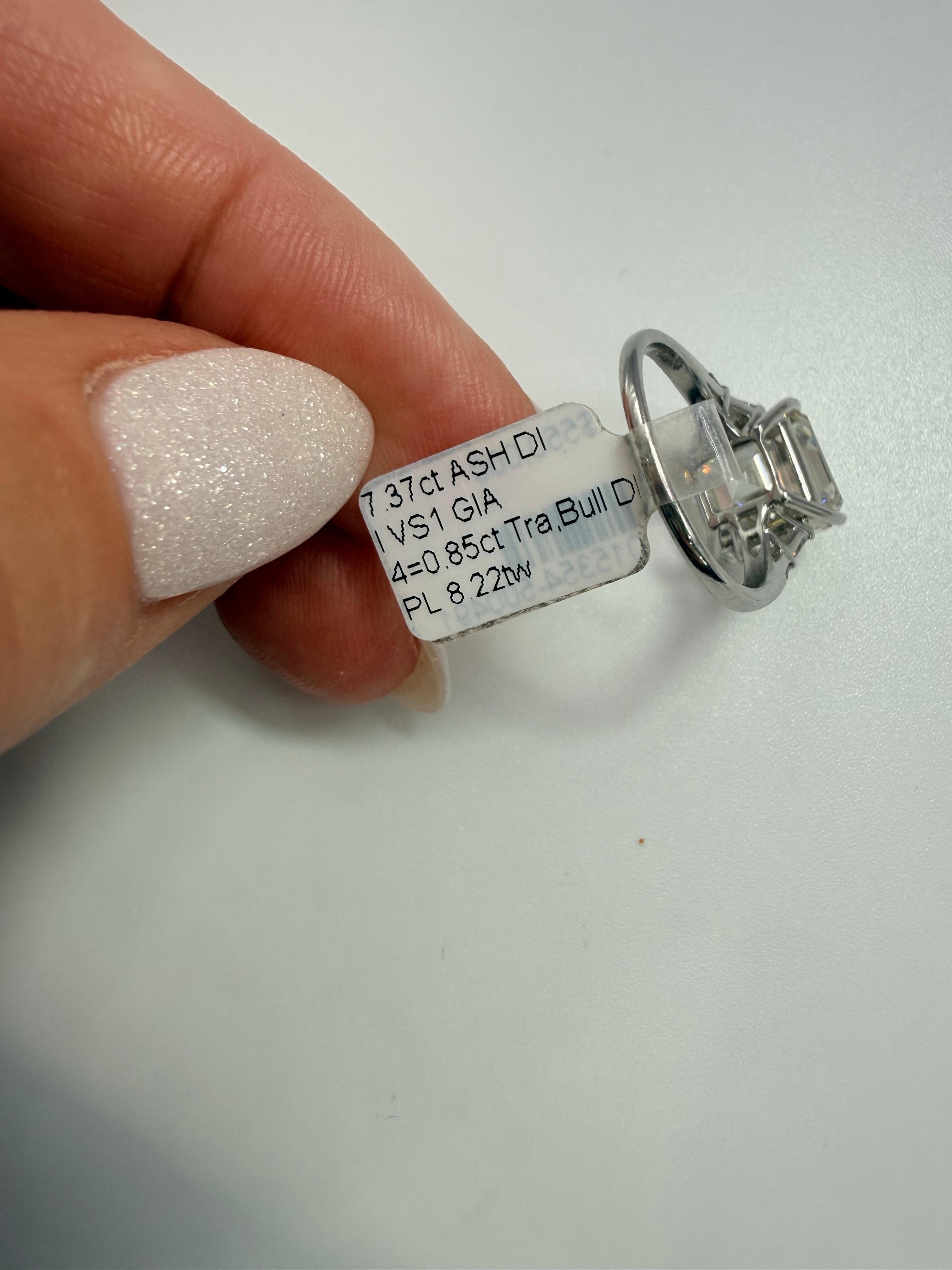 Bague de fiançailles en platine certifiée GIA avec un énorme diamant de 7,37ct de taille Asscher en vente 1