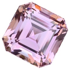 Très grande kunzite rose douce naturelle de 75,80 carats taillée en Asscher pour la fabrication de bijoux