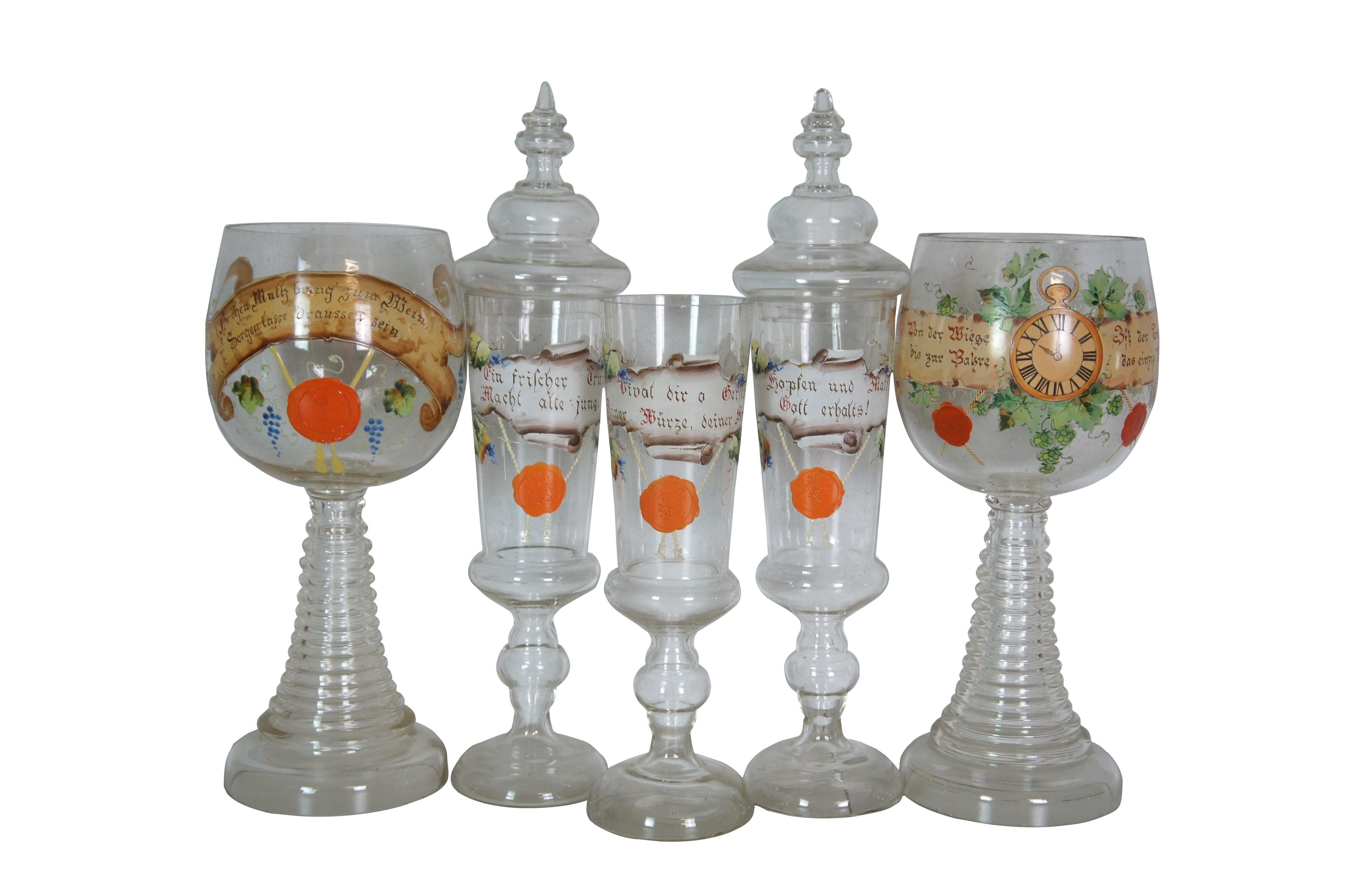 Immenses und seltenes 83-teiliges Lot von antiken böhmischen / deutschen Glaswaren / Barglaswaren - klares mundgeblasenes Glas mit handgemalten Emaille-Motiven und Bienenstock-Motiven. Einige mit vergoldeten Details. Die meisten haben auch ein