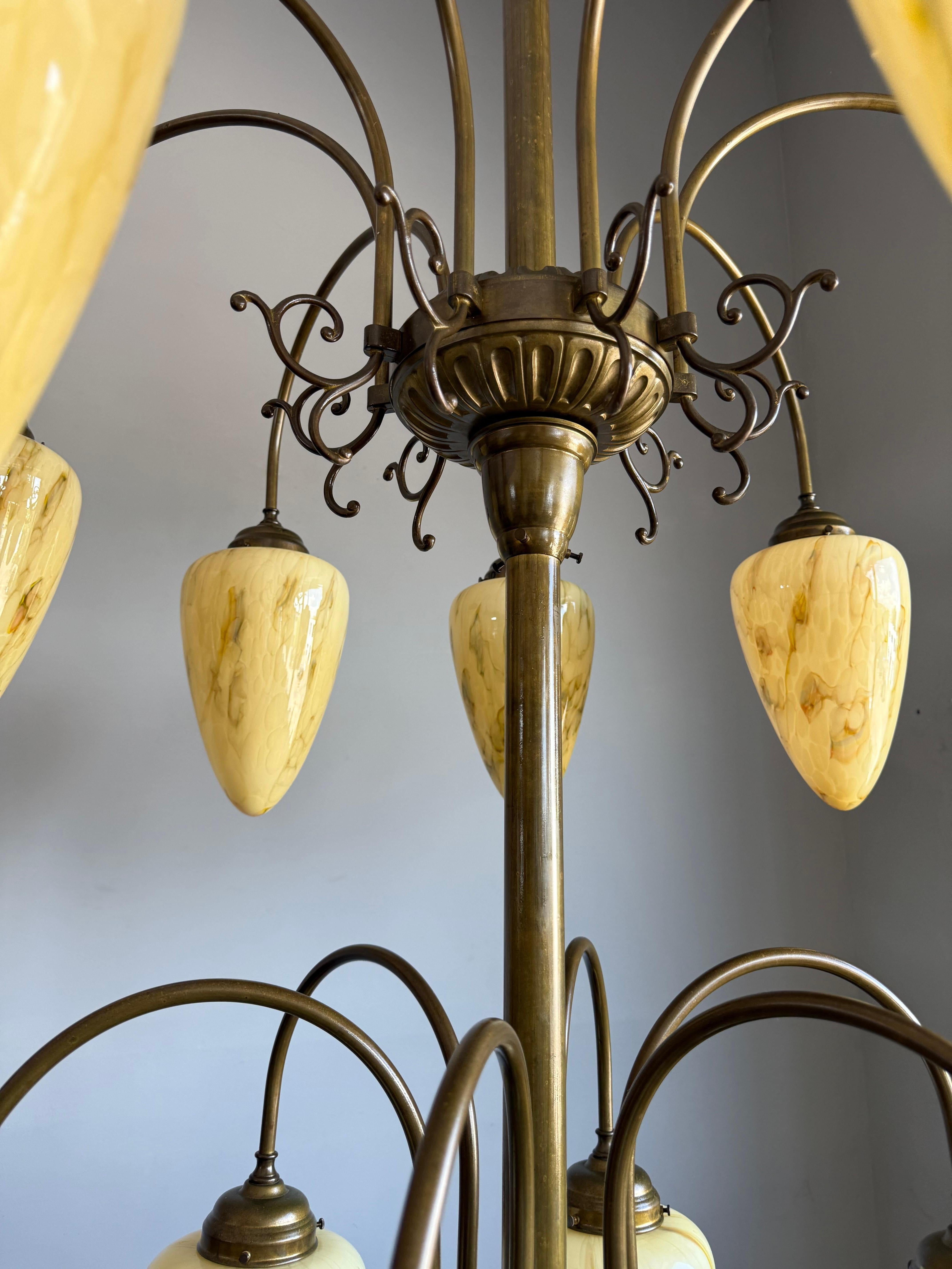 Énorme lustre pendentif en laiton et verre marbré 16x, de 9 pieds de haut, de style Deco en vente 5
