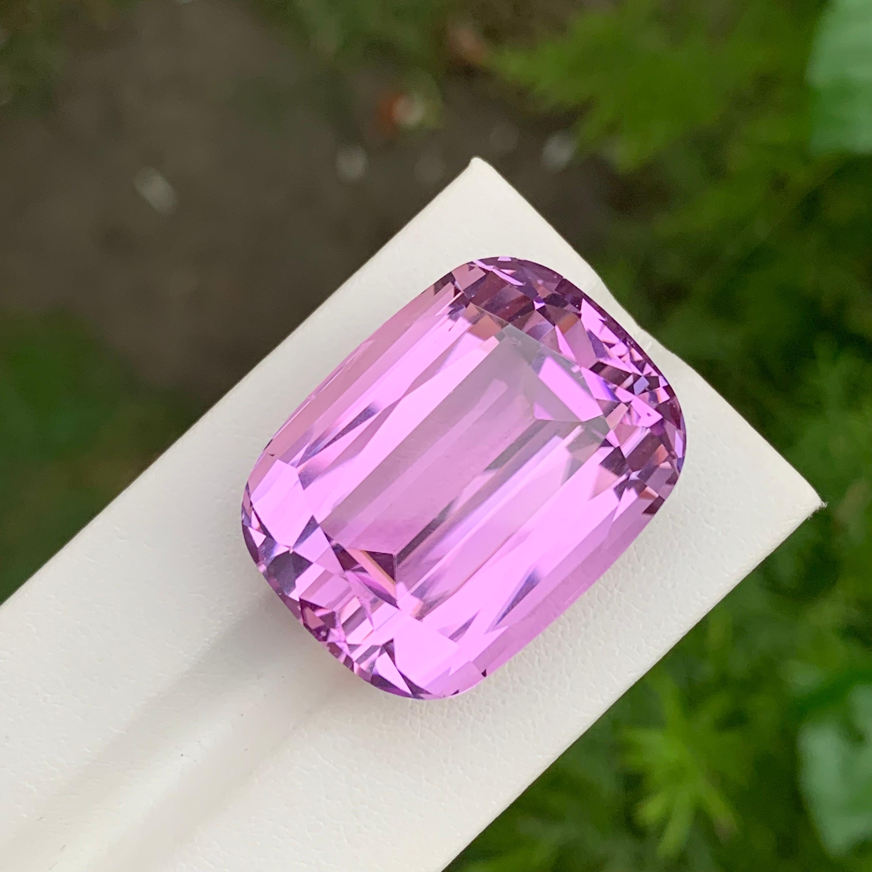 Enorme gemma a forma di cuscino di Kunzite rosa pulita da 90,35 carati proveniente dall'Afghanistan In condizioni Nuovo in vendita a Peshawar, PK