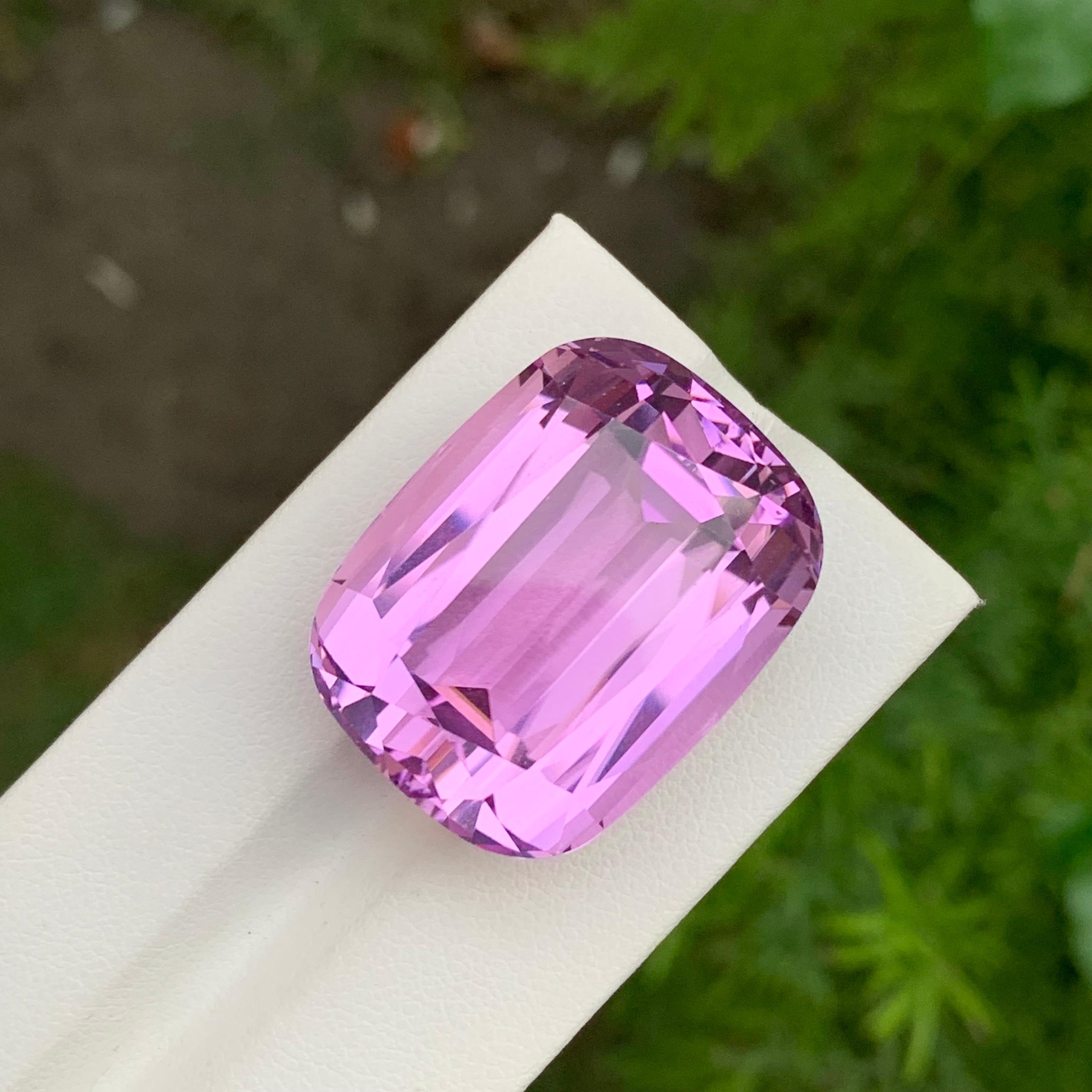 Enorme gemma a forma di cuscino di Kunzite rosa pulita da 90,35 carati proveniente dall'Afghanistan in vendita 1