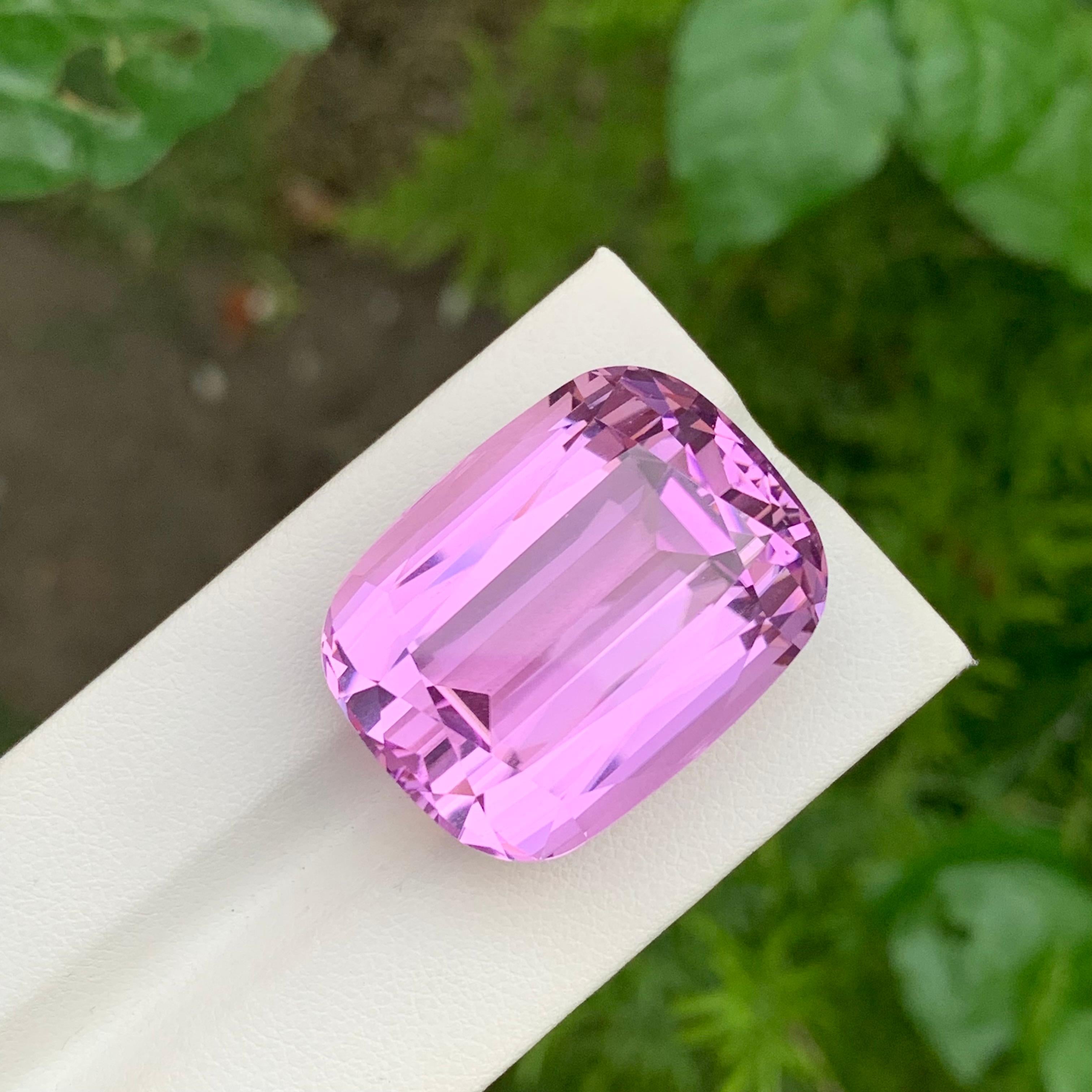 Enorme gemma a forma di cuscino di Kunzite rosa pulita da 90,35 carati proveniente dall'Afghanistan in vendita 2