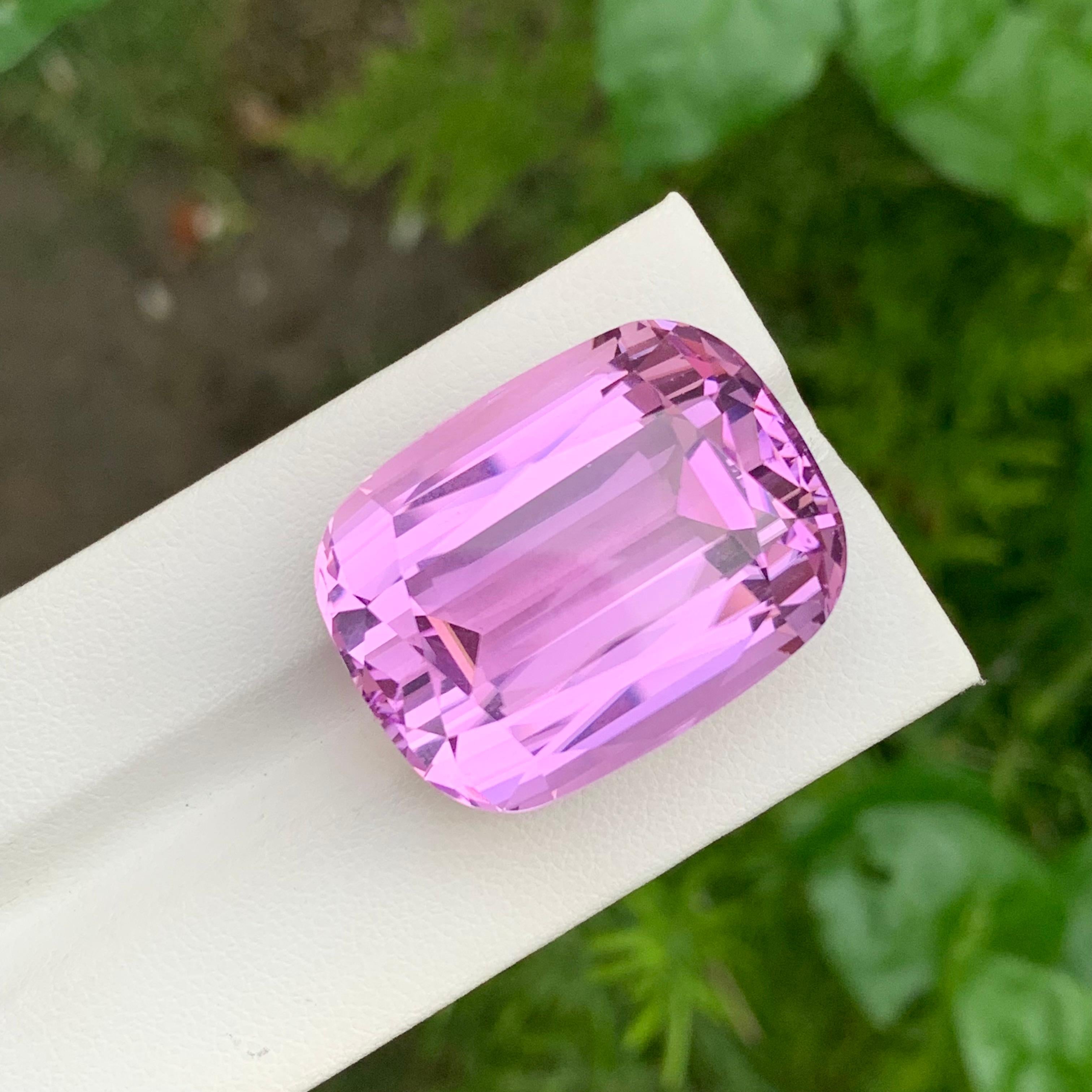 Enorme gemma a forma di cuscino di Kunzite rosa pulita da 90,35 carati proveniente dall'Afghanistan in vendita 3