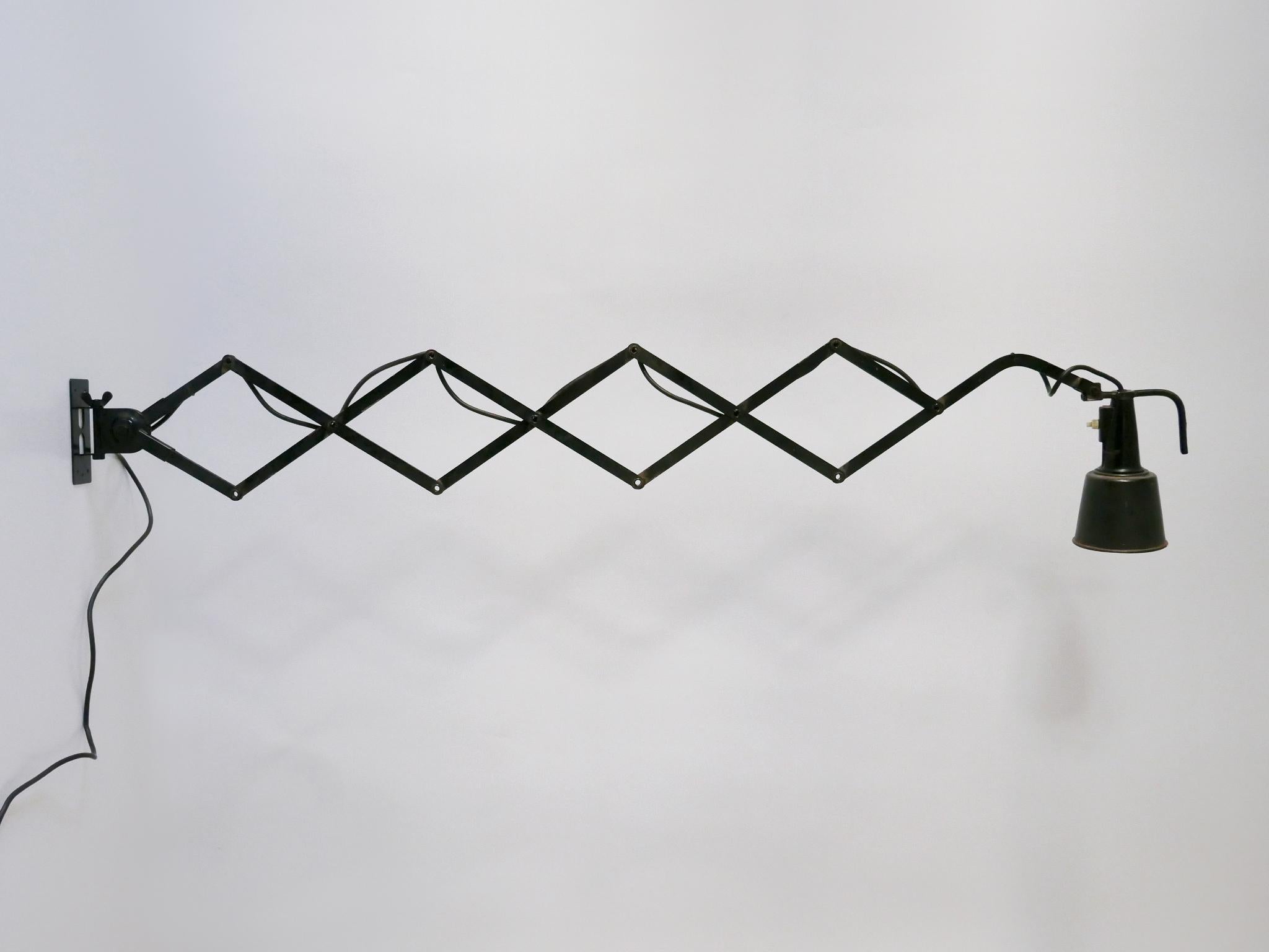 Huge Adjustable Bauhaus Scissor Wall Lamp by Wilhelm Bäder Germany 1930s In Good Condition For Sale In Munich, DE