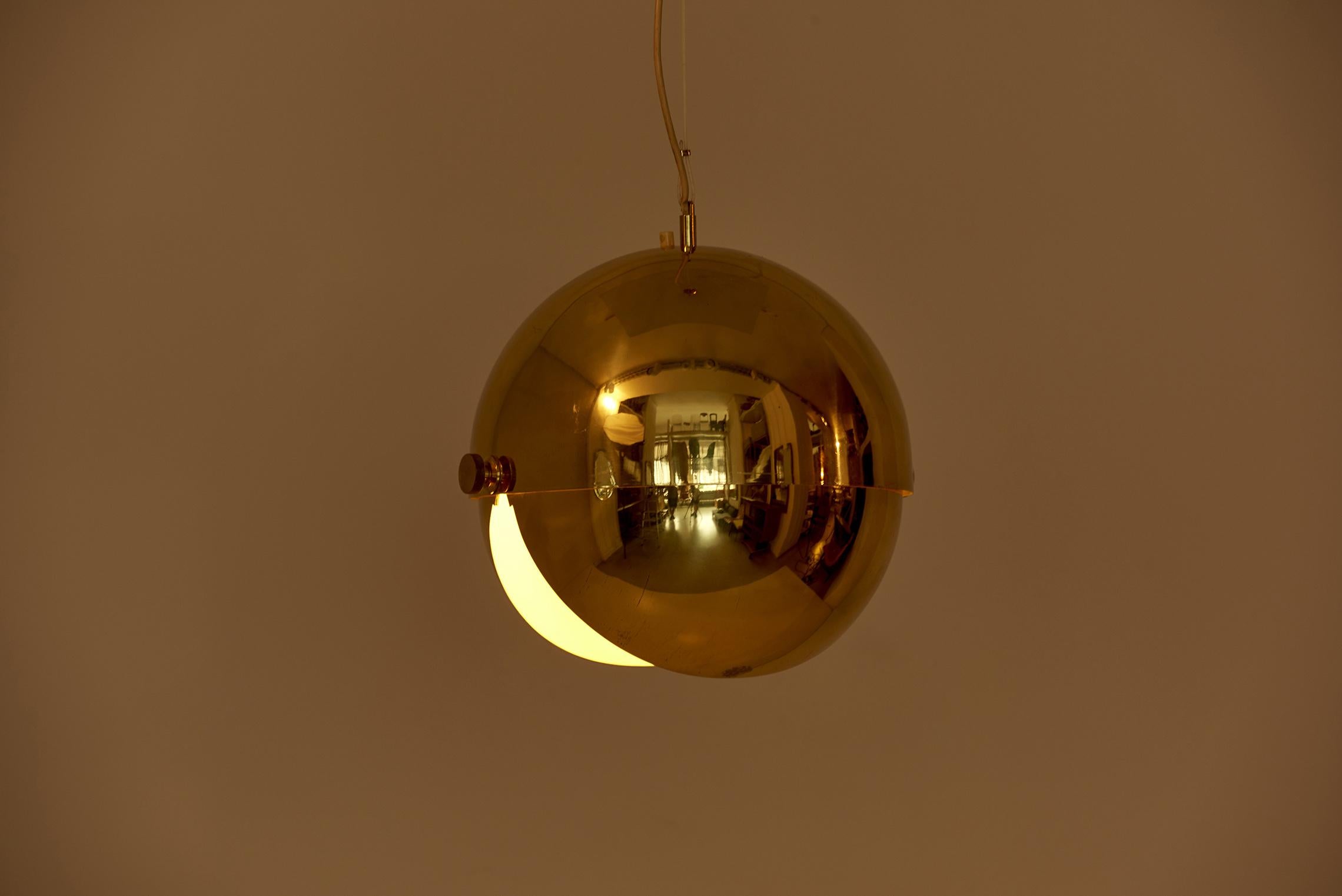 Huge Adjustable Brass Pendant Lamp Attributed to Münchner Werkstätten, Germany For Sale 8