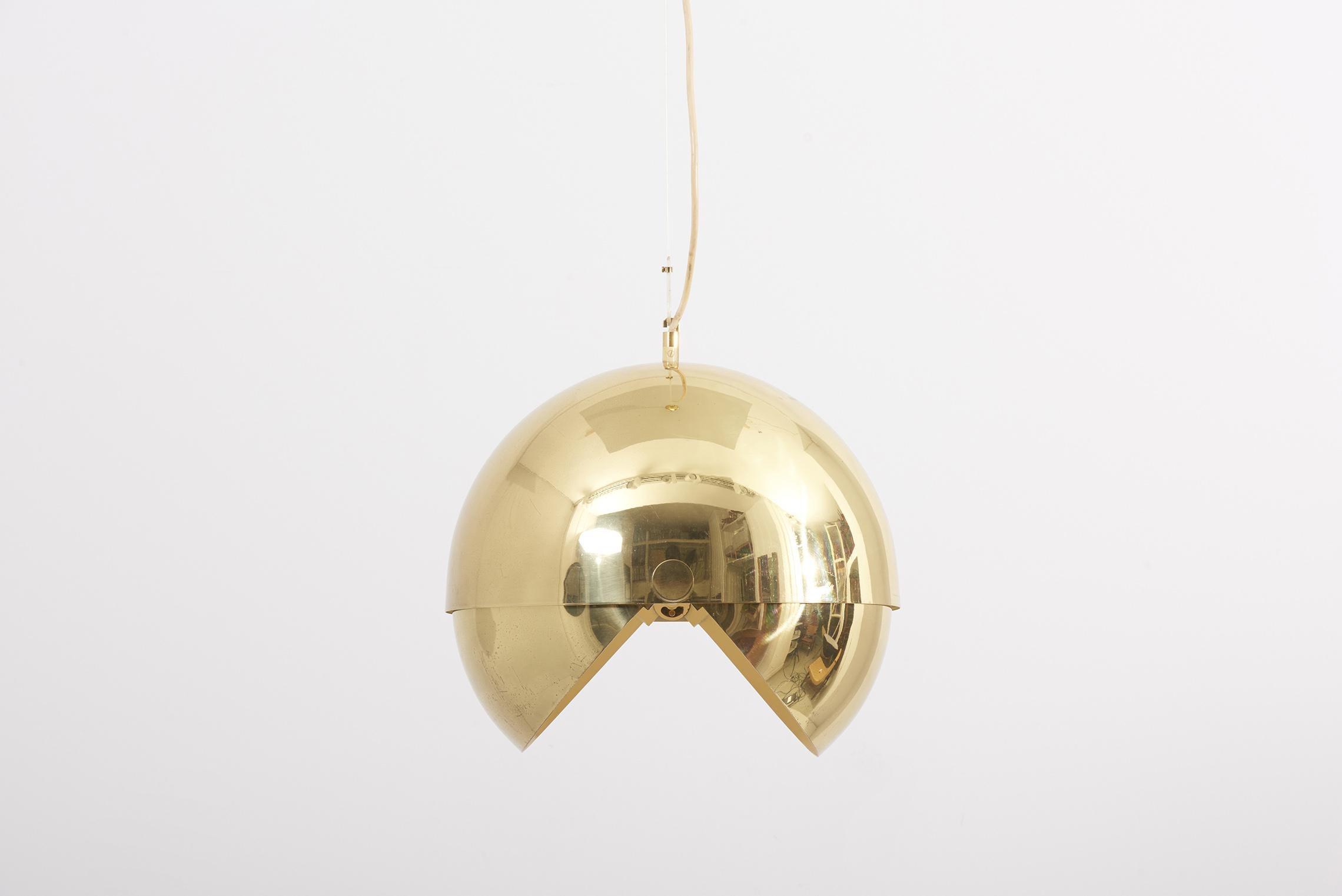 Huge Adjustable Brass Pendant Lamp Attributed to Münchner Werkstätten, Germany For Sale 1