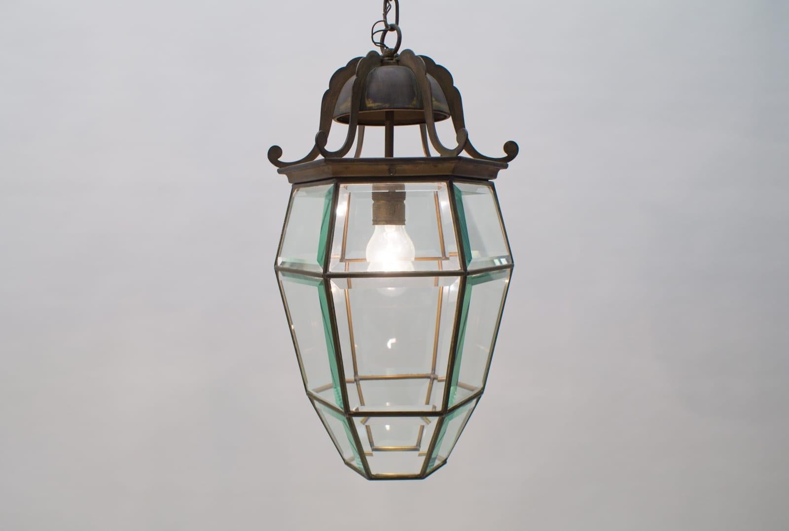 Amazing Adolf Loos / Josef Hoffmann Style Vienna Secession Pendant Lamp, Austria, circa 1915-1930. Antique patinated brass metal light corpus with hand-cut beveled crystal glass sections, possibly from Lobmeyr. It has one brass fitting for one E27