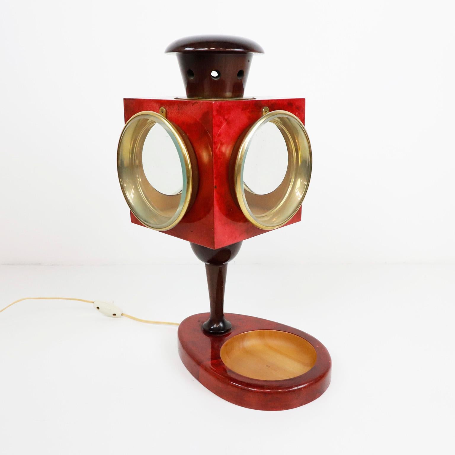 Big size lantern table lamp made by Aldo Tura, Italy in the 1950s.

The lamp are made in lacquered red goatskin with brass rings working in very good condition.

Note: The ignition switch has a small crack.
