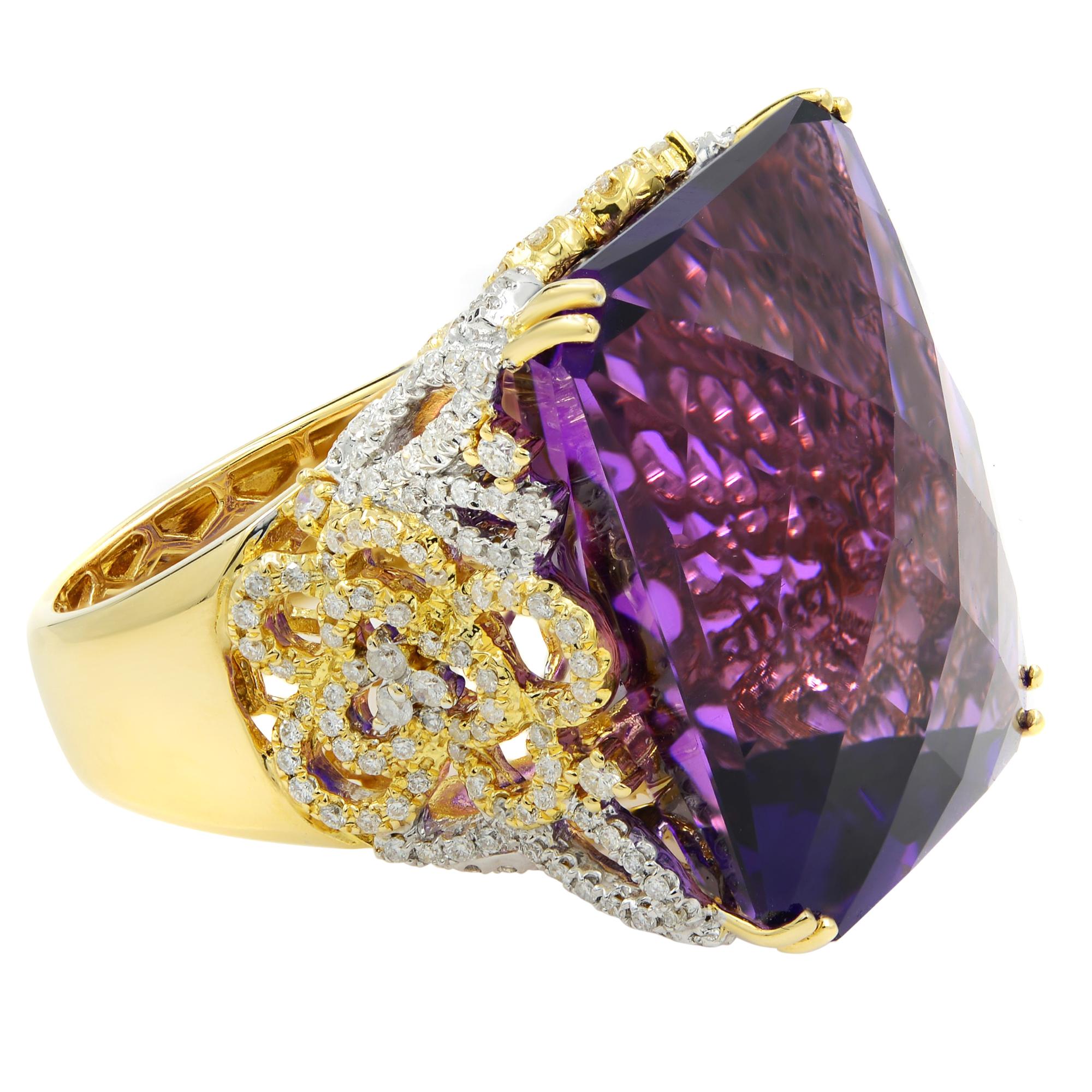 Huge Amethyst and Diamond Ring 18 Karat Gold In Excellent Condition In New York, NY