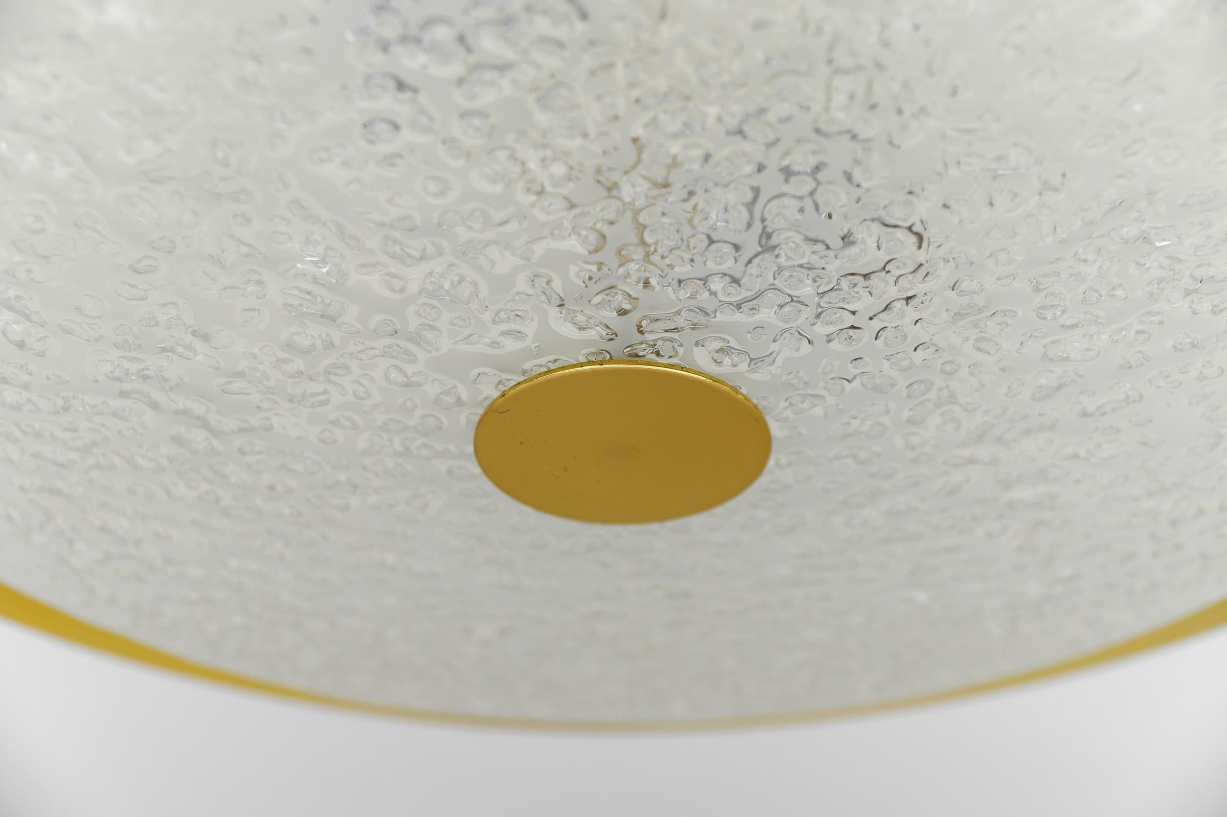 Enorme y elegante lámpara empotrada o aplique de cristal helado esmerilado, años 60 Alemania en venta 4