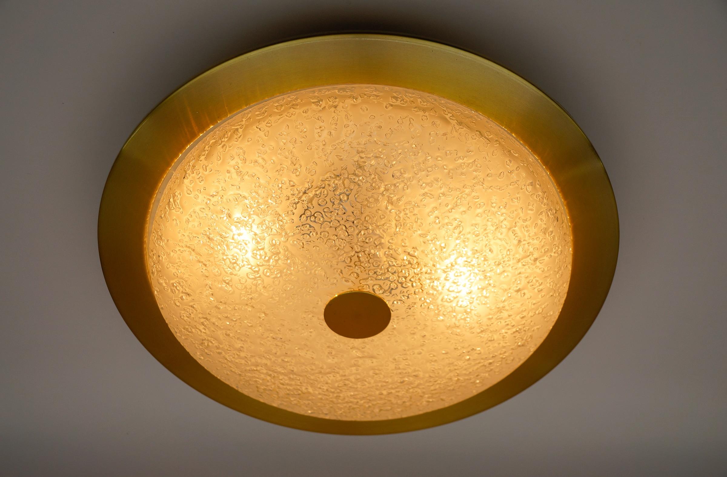 Enorme y elegante lámpara empotrada o aplique de cristal helado esmerilado, años 60 Alemania en venta 5