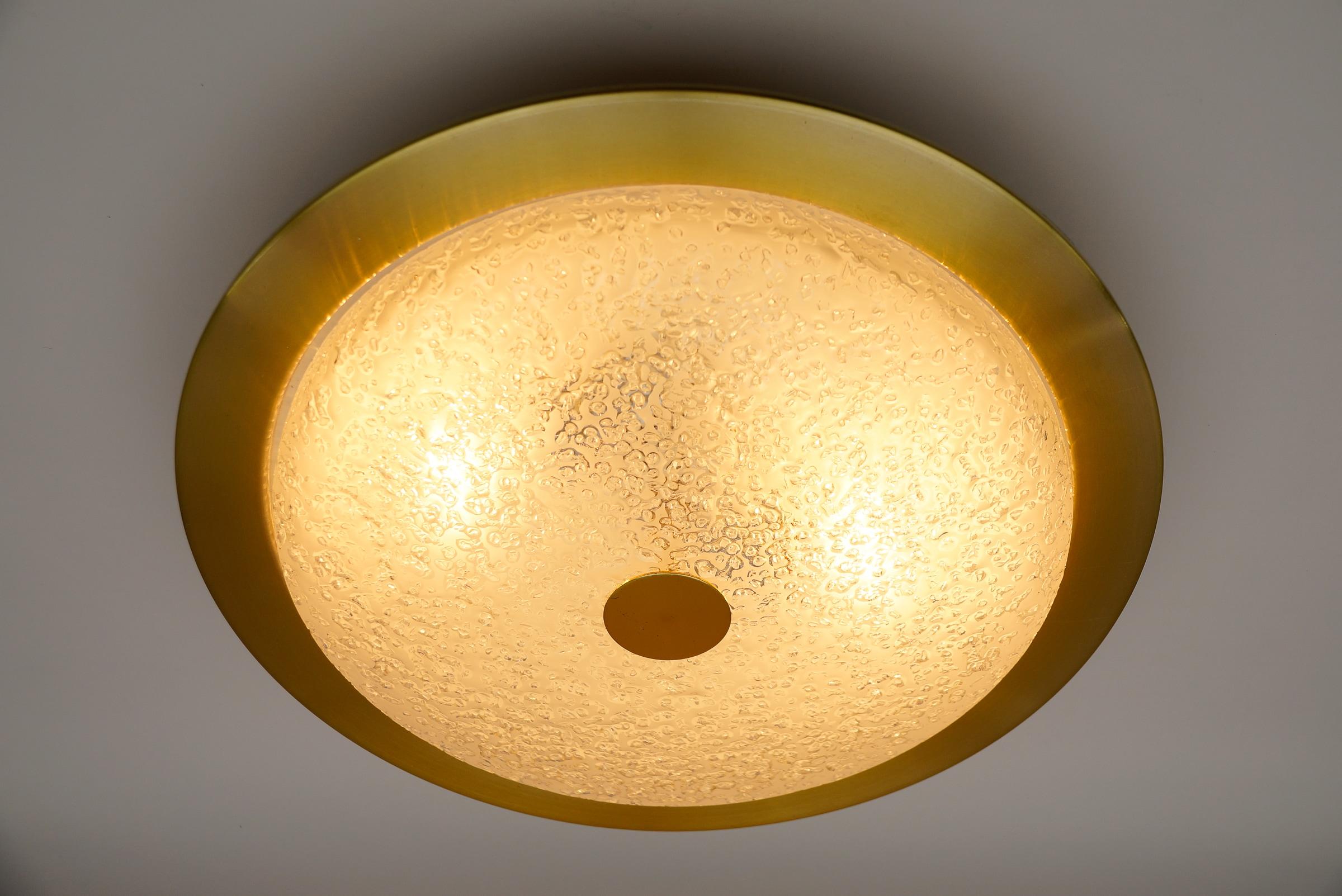 Enorme y elegante lámpara empotrada o aplique de cristal helado esmerilado, años 60 Alemania en Bueno estado para la venta en Nürnberg, Bayern