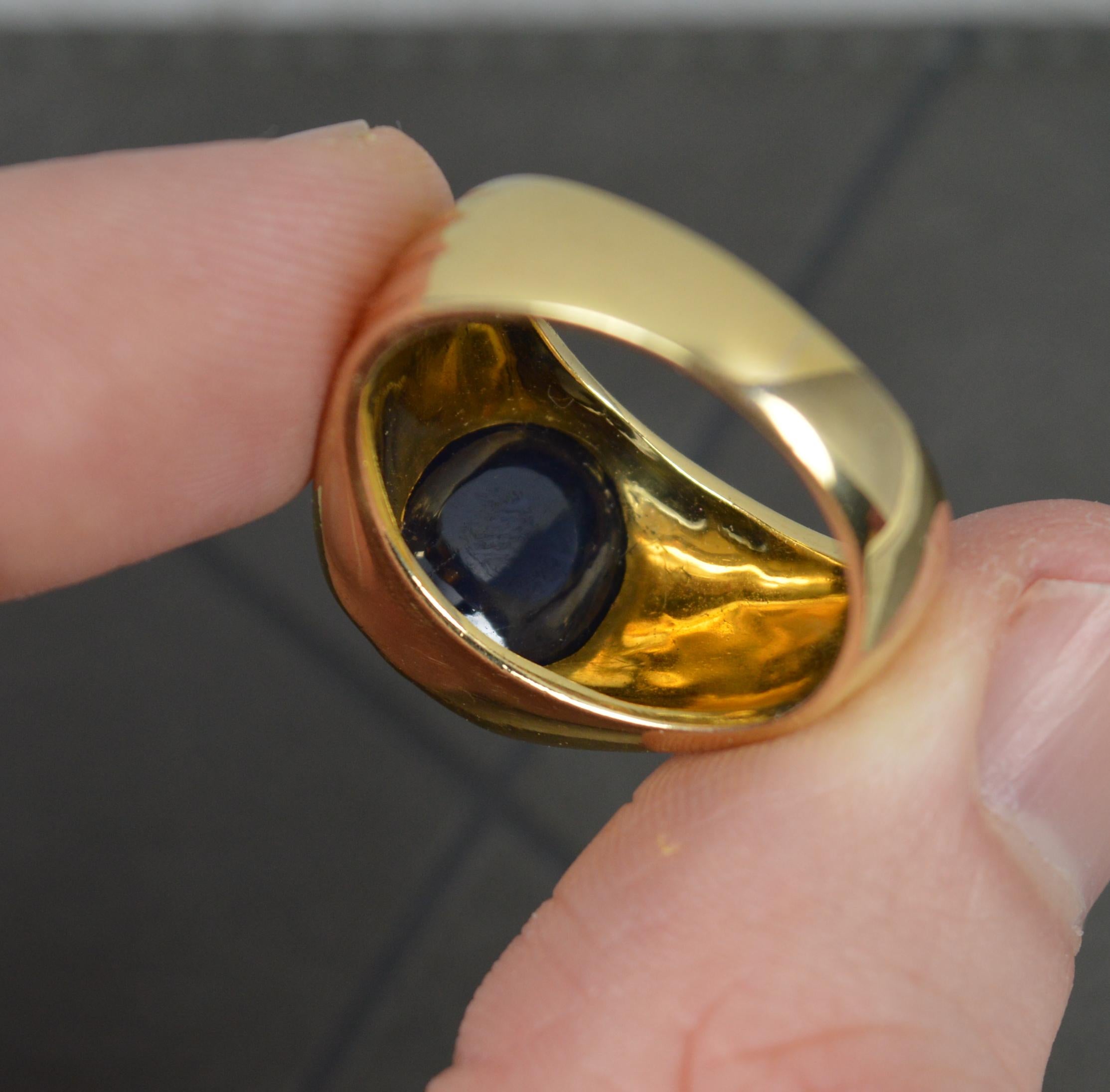 Großer und schwerer Solitär-Ring aus 18 Karat Gelbgold mit Saphir-Cabochon 1
