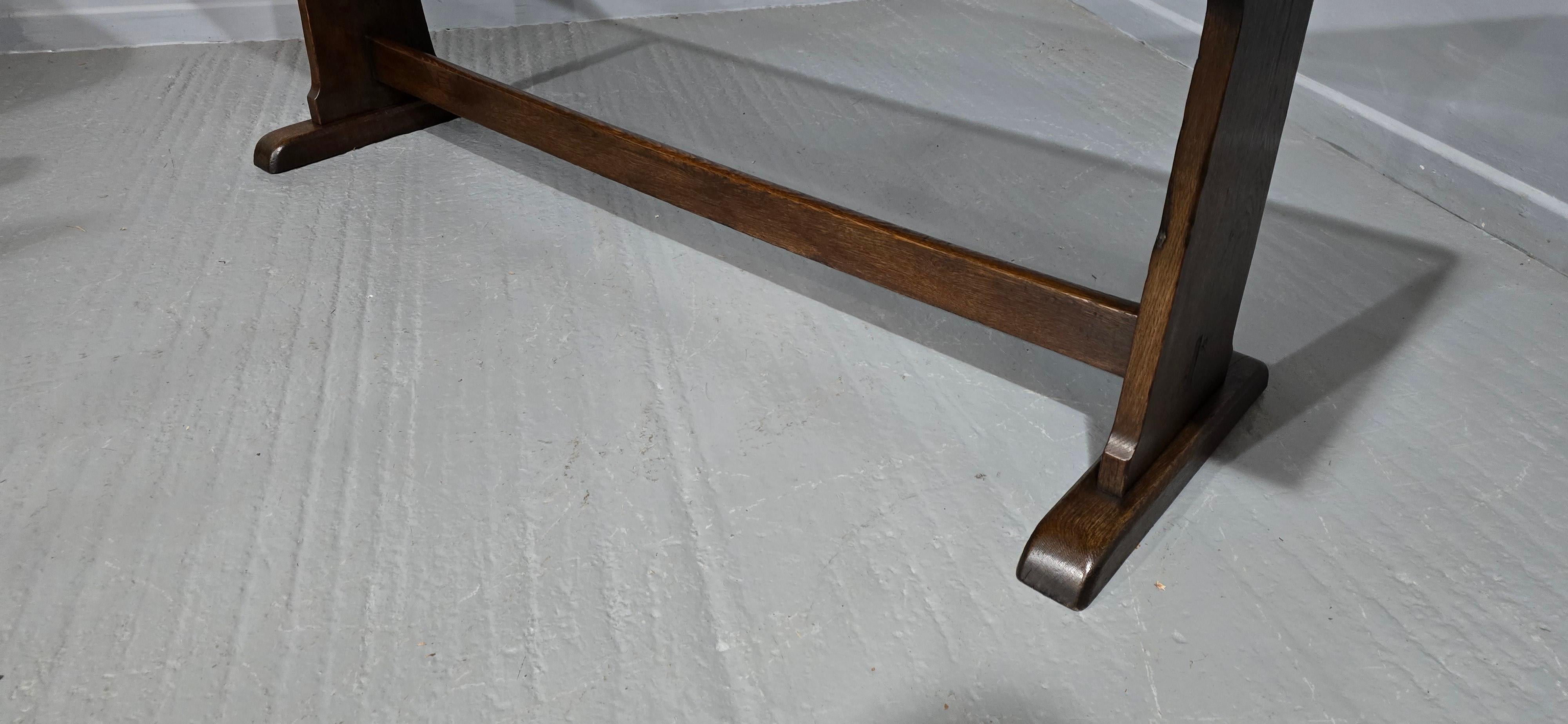 Vittoriano Tavolo da pranzo da cucina in stile rustico, enorme e stretto, in Oak. in vendita
