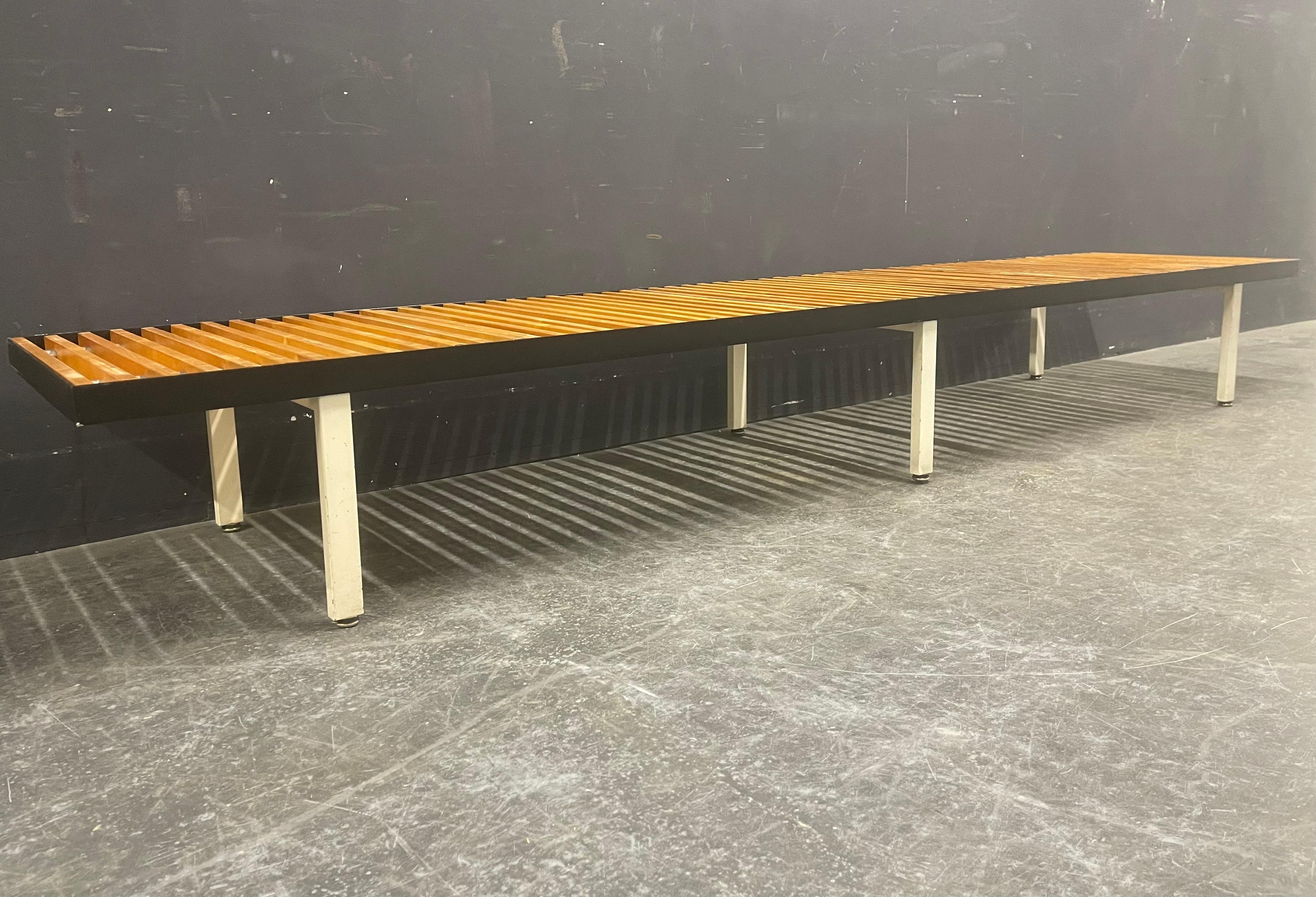 enorme y raro banco george nelson de 251 cm del modular group Estadounidense en venta
