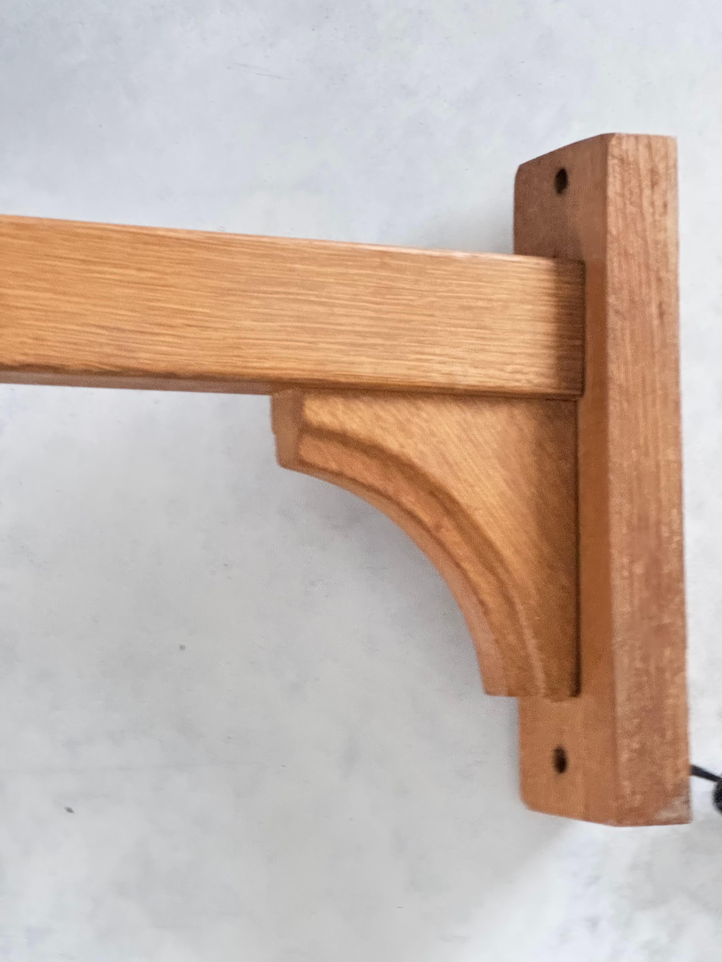 Enorme y único aplique de pared de roble macizo, diseño de Guillerme et Chambron, Francia años 60 Francés en venta