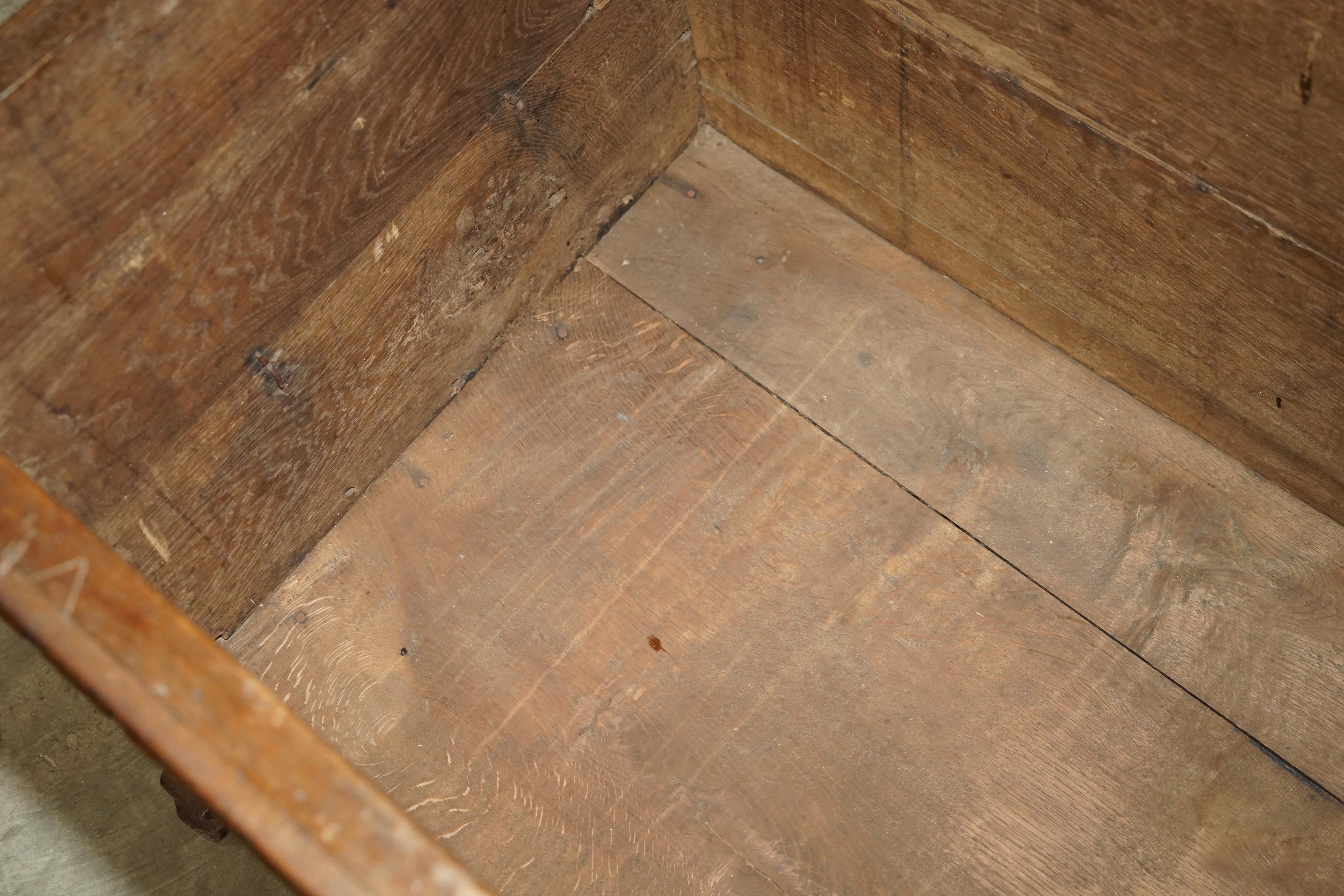 ENORME ANTIGUO 1631 FECHADO TALLADO A MANO EN ROBLE DANÉS BAÚL DE BODA LiNEN TRONCO COFRE en venta 9