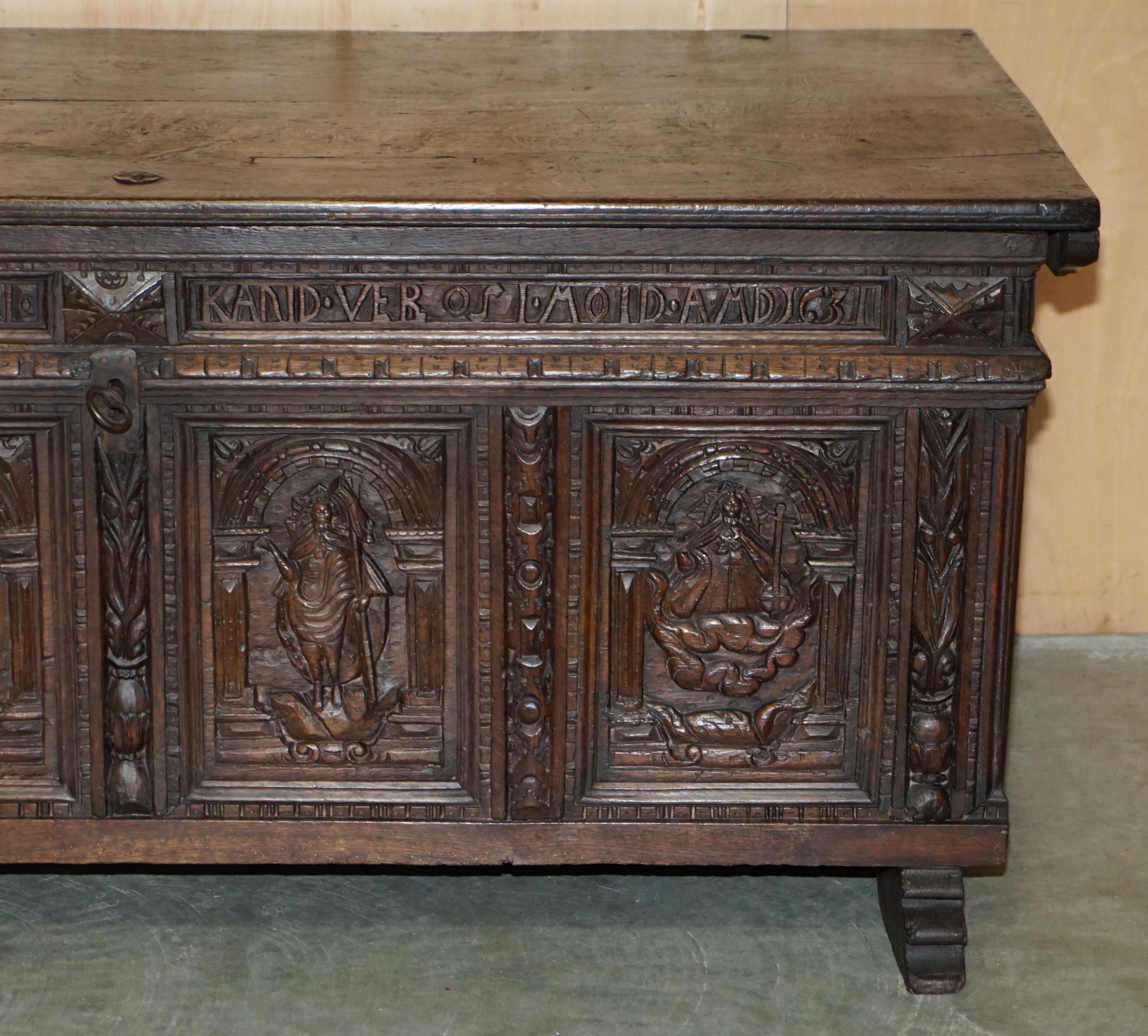 ENORME ANTIGUO 1631 FECHADO TALLADO A MANO EN ROBLE DANÉS BAÚL DE BODA LiNEN TRONCO COFRE Holandés en venta