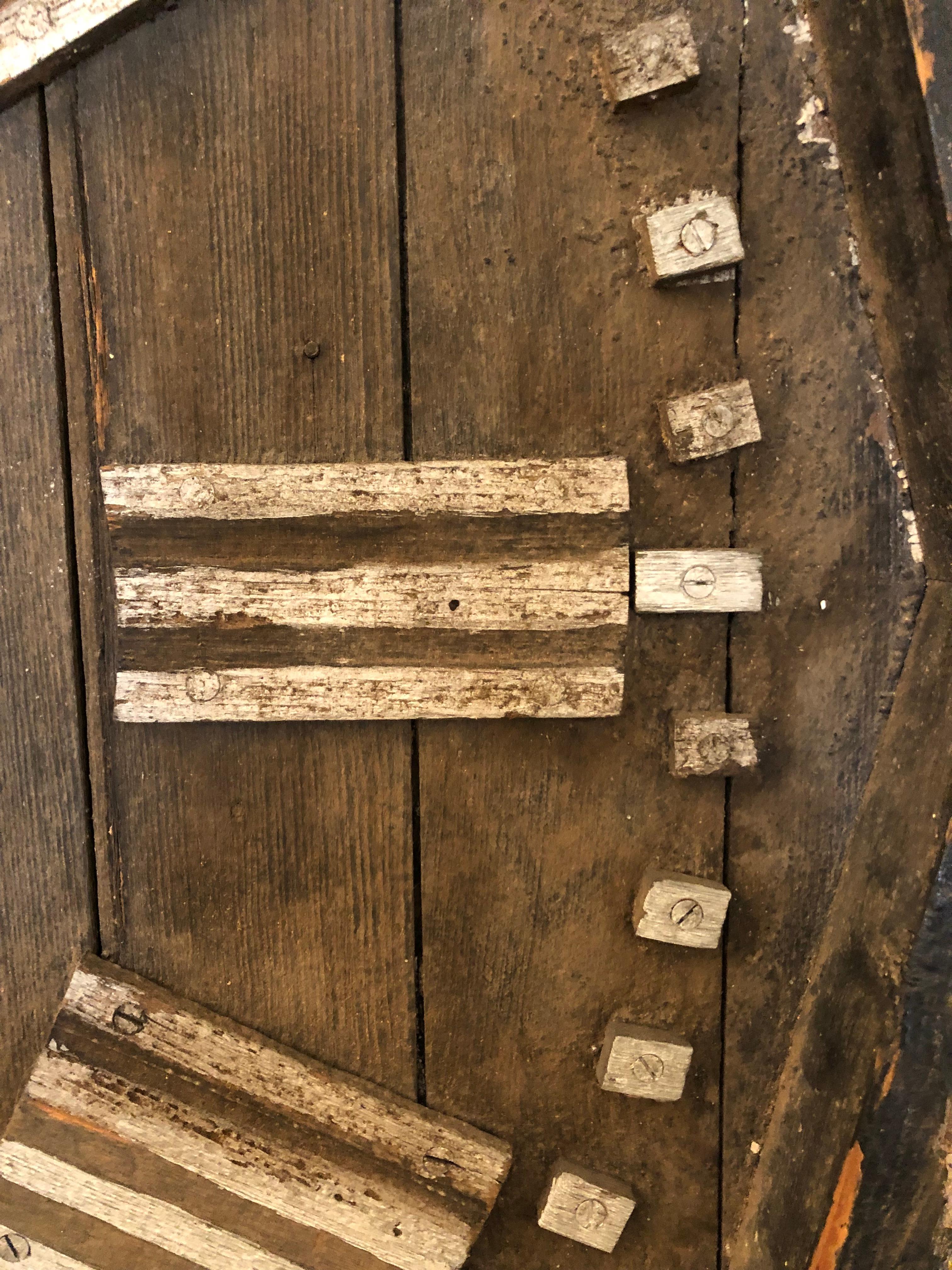 Bois de récupération Énorme cadran d'horloge antique en bois recyclé et vieilli en vente