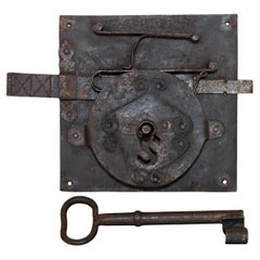 HUGE ANTIQUE ENGLiSH ARCHITECTURAL SALVAGE 17TH CENTURY DOOR LOCK 30CM LONG KEY