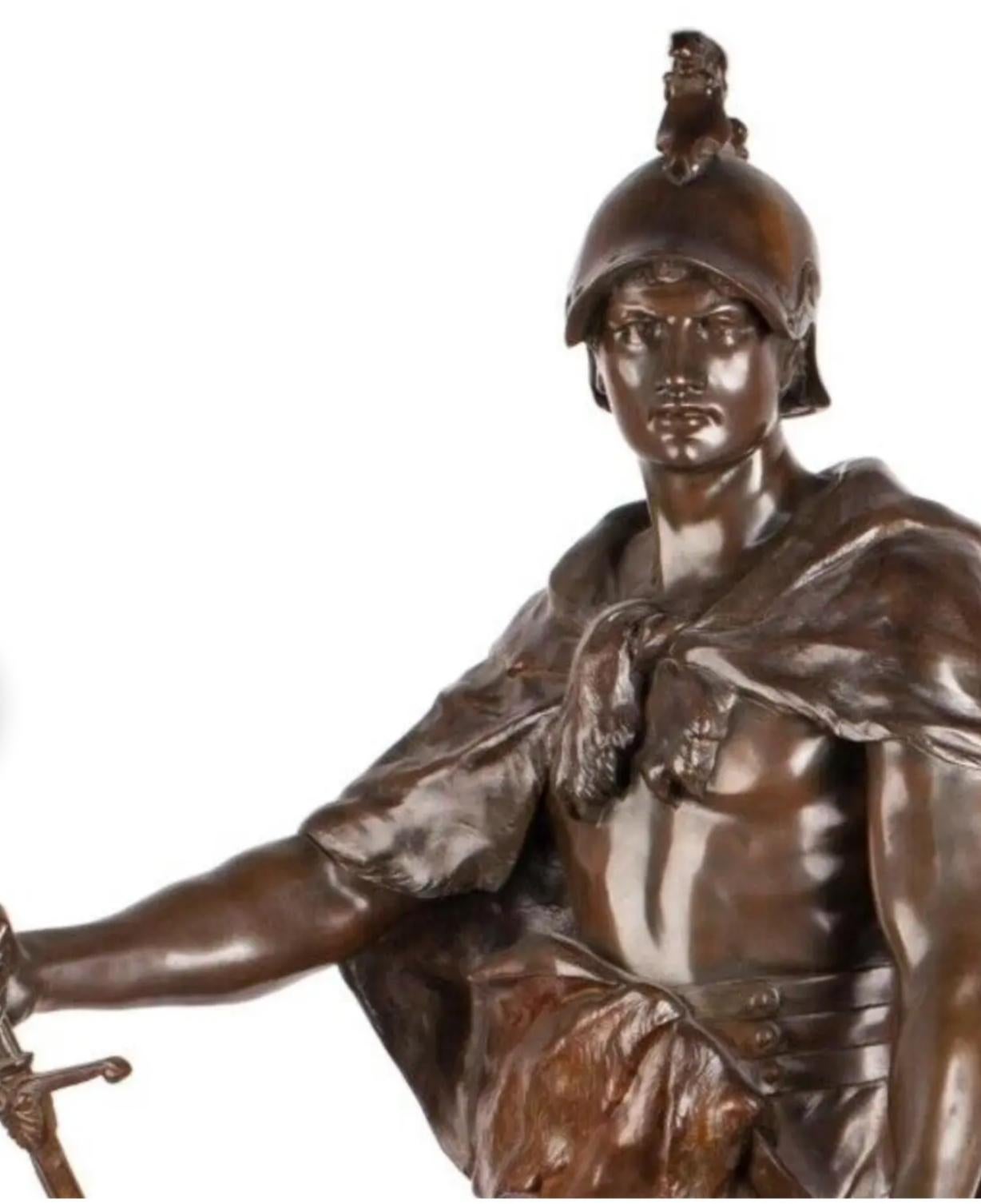 Néoclassique Grande sculpture française ancienne de soldat romain en bronze par Picault en vente