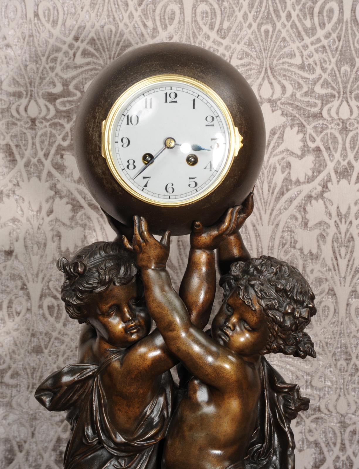 Grande horloge française ancienne, chérubins transportant le temps par Carrier en vente 6