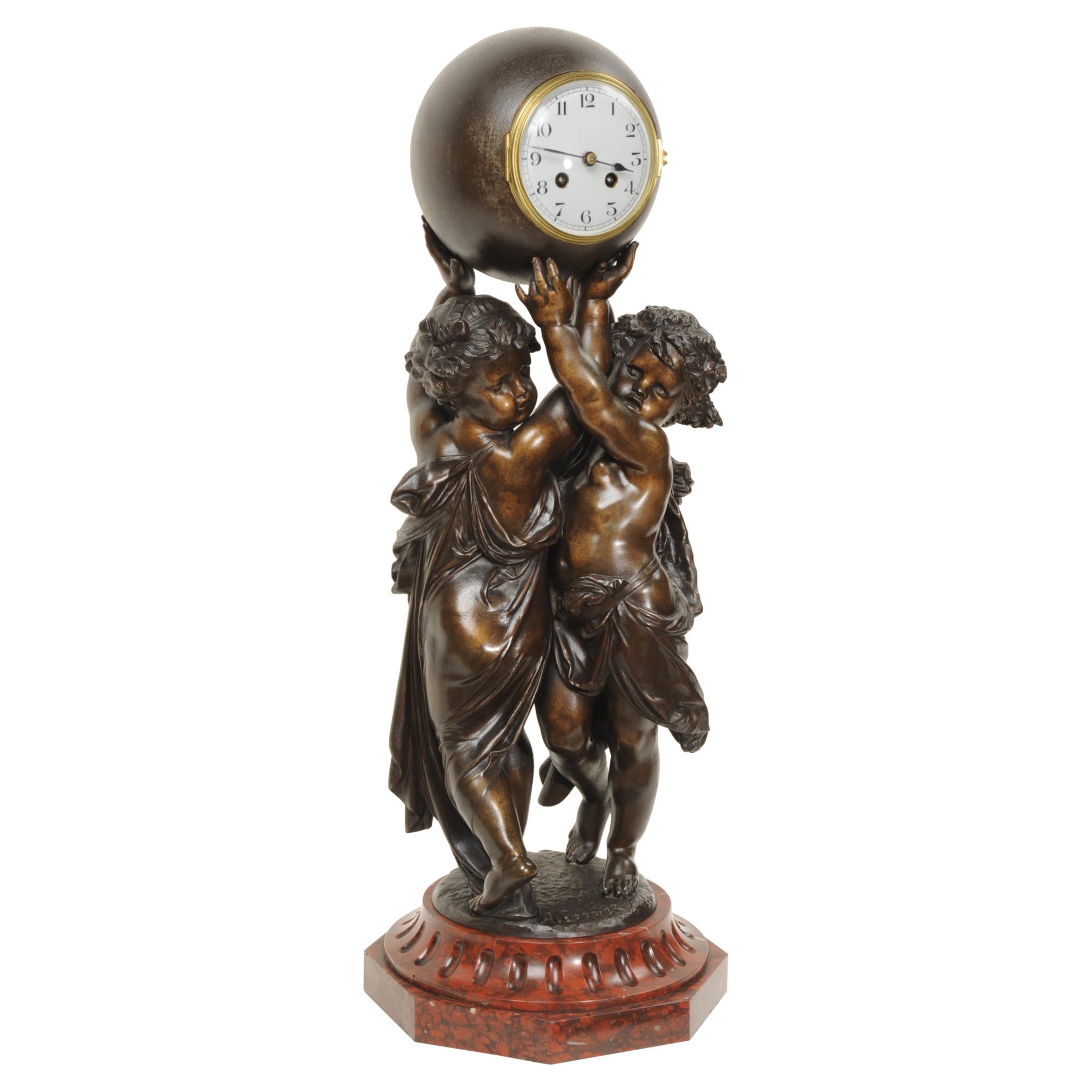 Große antike französische Uhr, Cherubs Carrying Time von Carrier