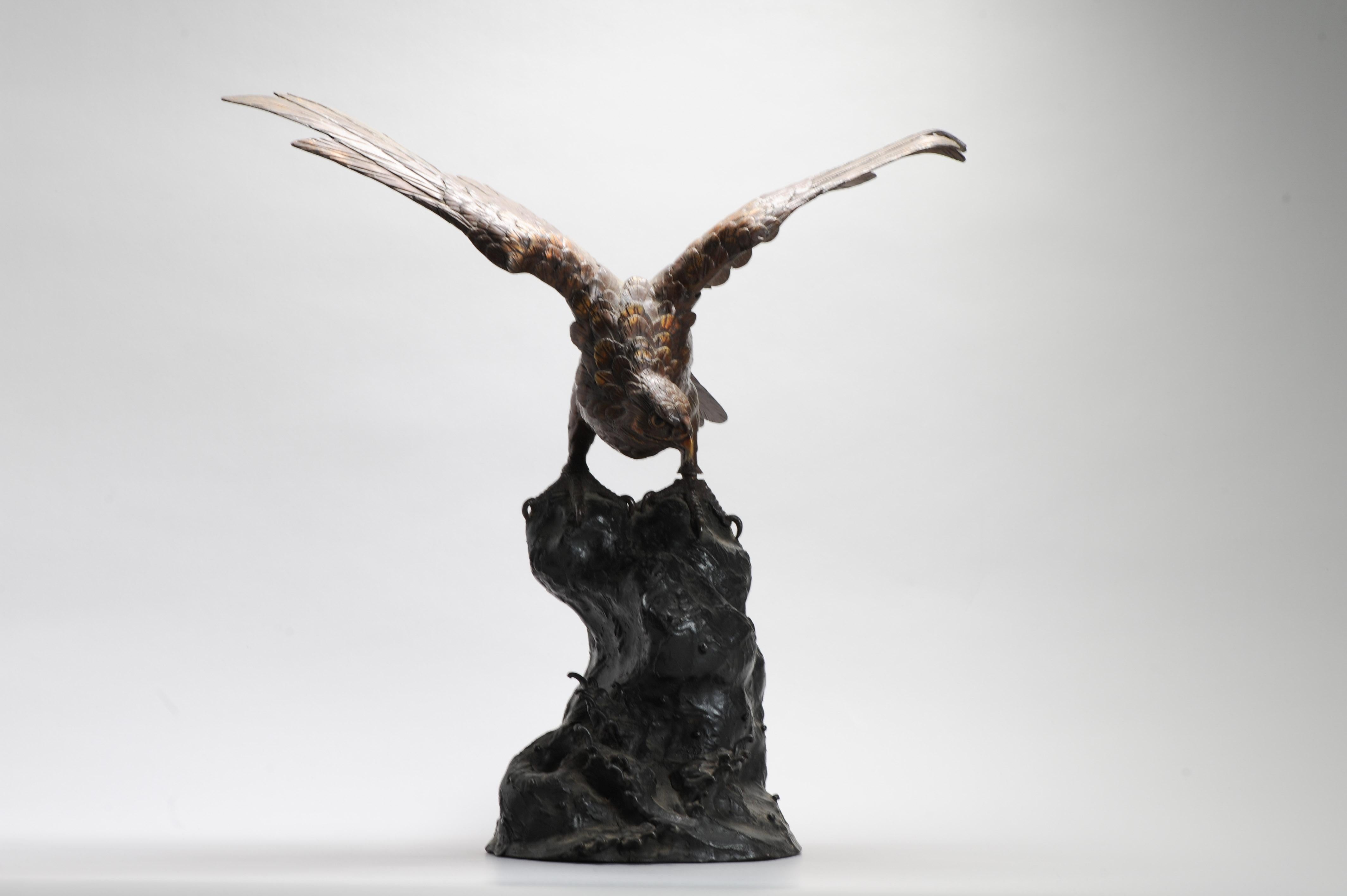 Huge Antique Meiji Japanese Bronze Bird of Prey On a Rock Gold Elements Marked For Sale 10