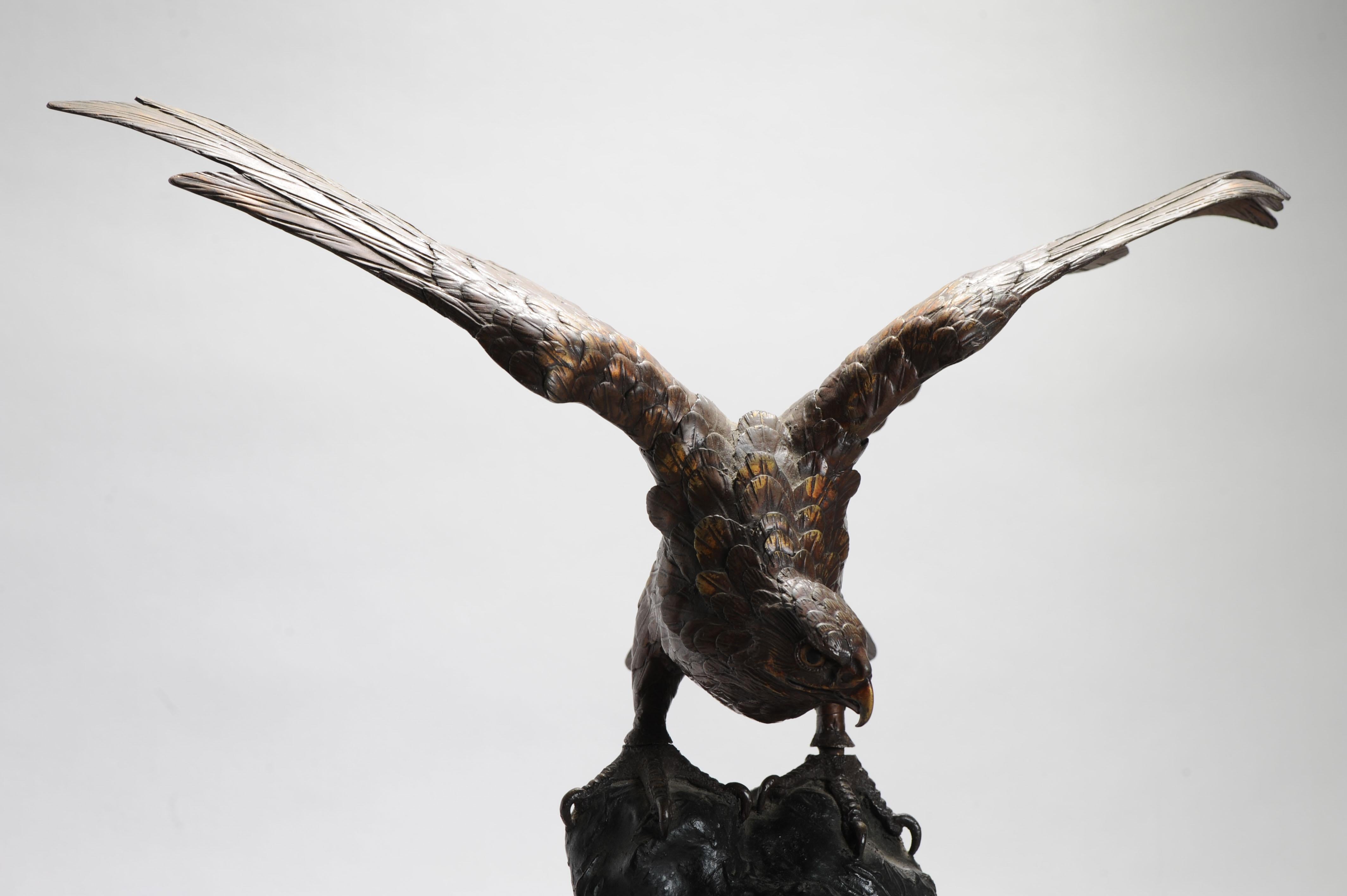 Huge Antique Meiji Japanese Bronze Bird of Prey On a Rock Gold Elements Marked For Sale 11