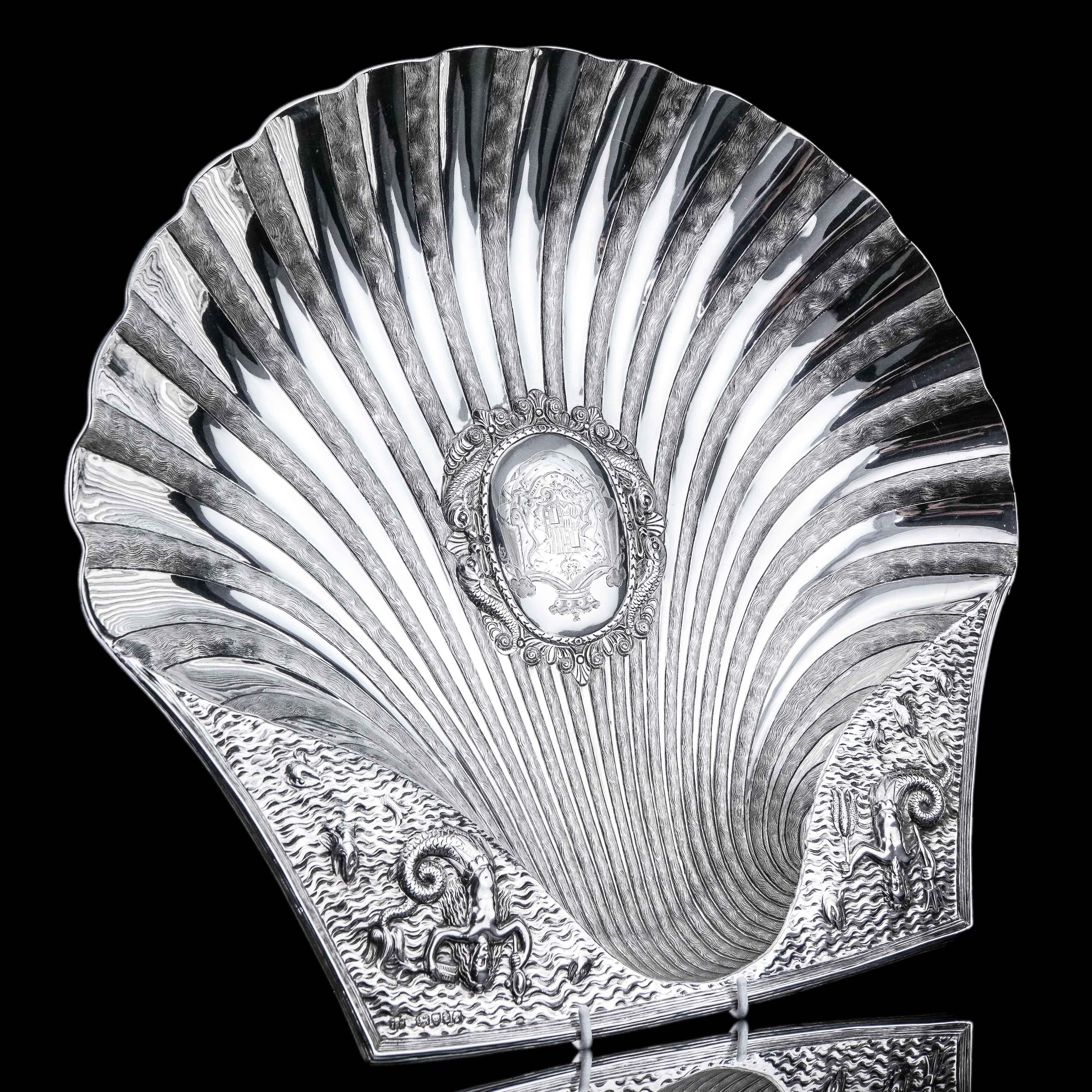 Superbe assiette / bol de 40cm+ en argent massif de l'époque victorienne, Hunt & Roskell en vente 6
