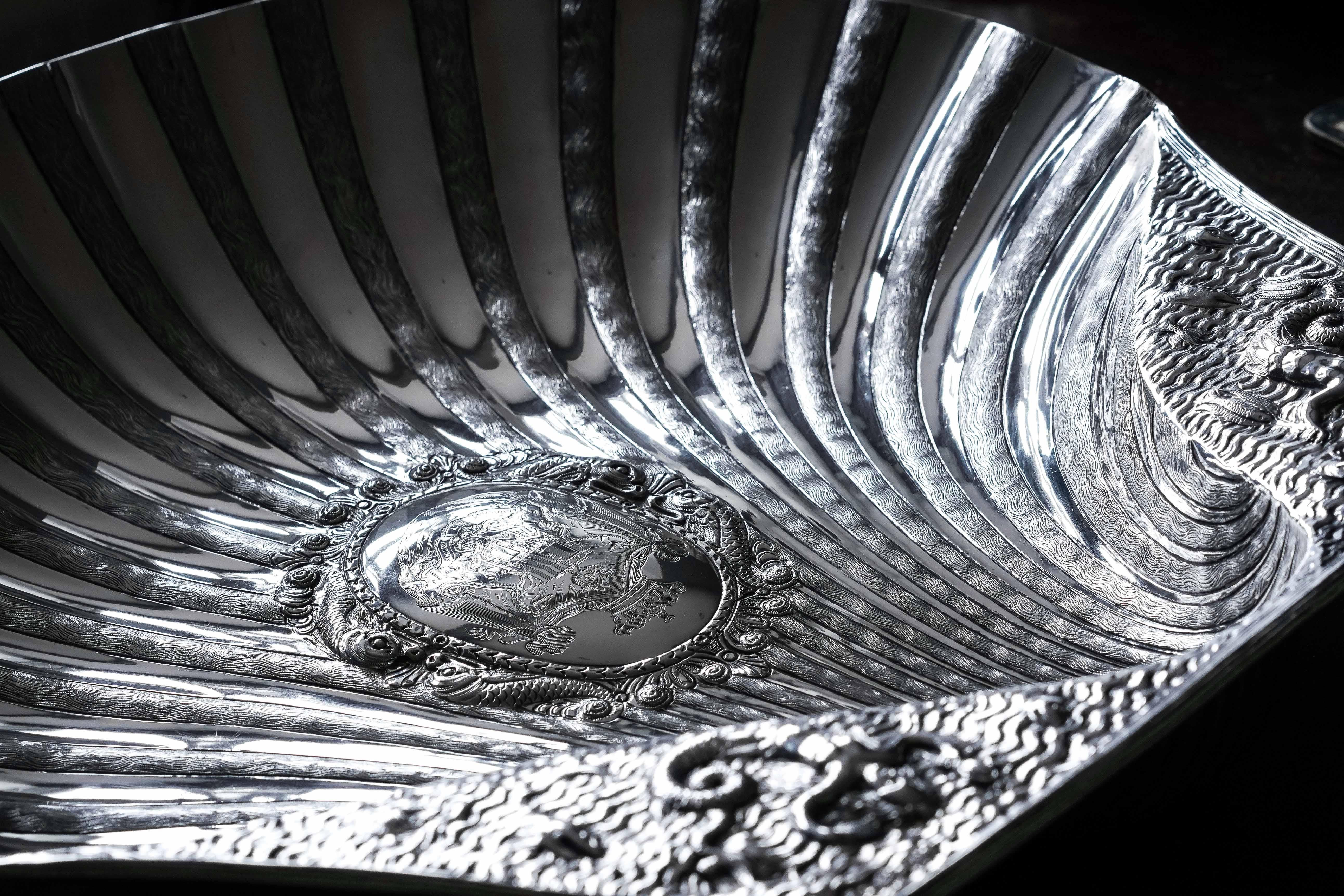 Superbe assiette / bol de 40cm+ en argent massif de l'époque victorienne, Hunt & Roskell en vente 9