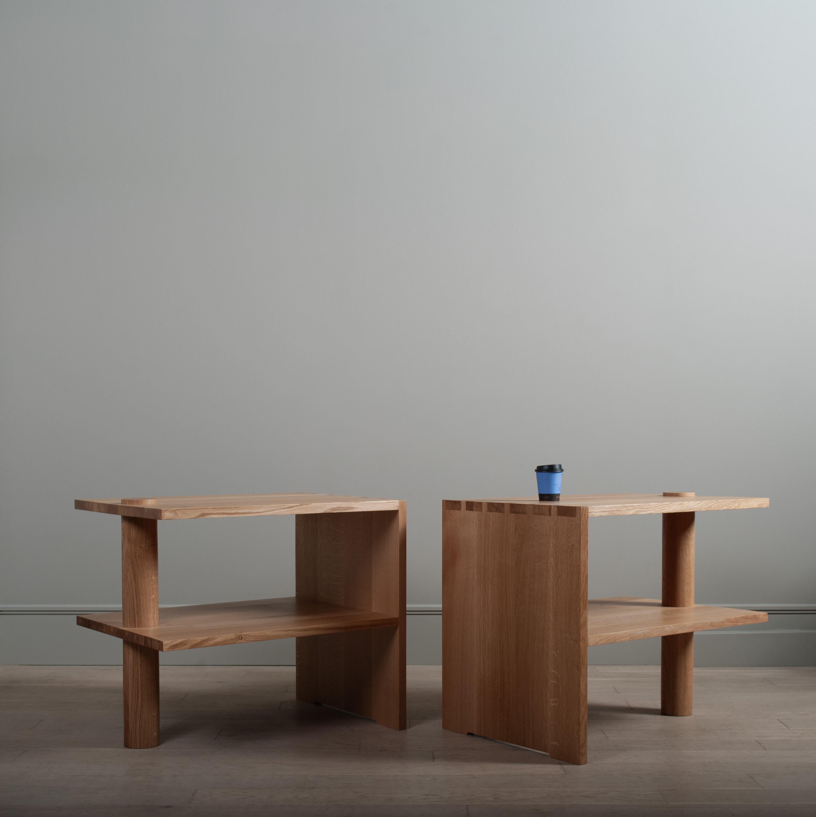 Anglais Énorme table de chevet en chêne anglais artisanal Architectural - Tables de chevet en vente