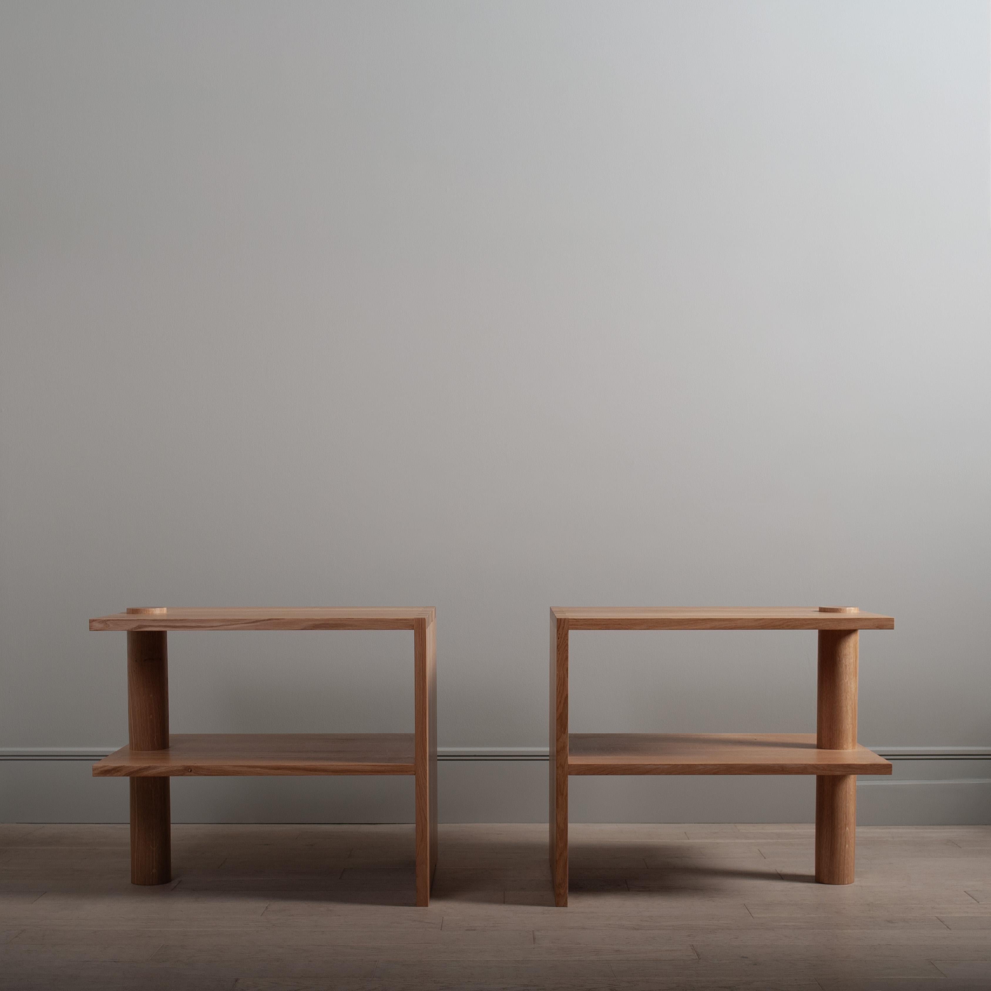 Fait main Énorme table de chevet en chêne anglais artisanal Architectural - Tables de chevet en vente