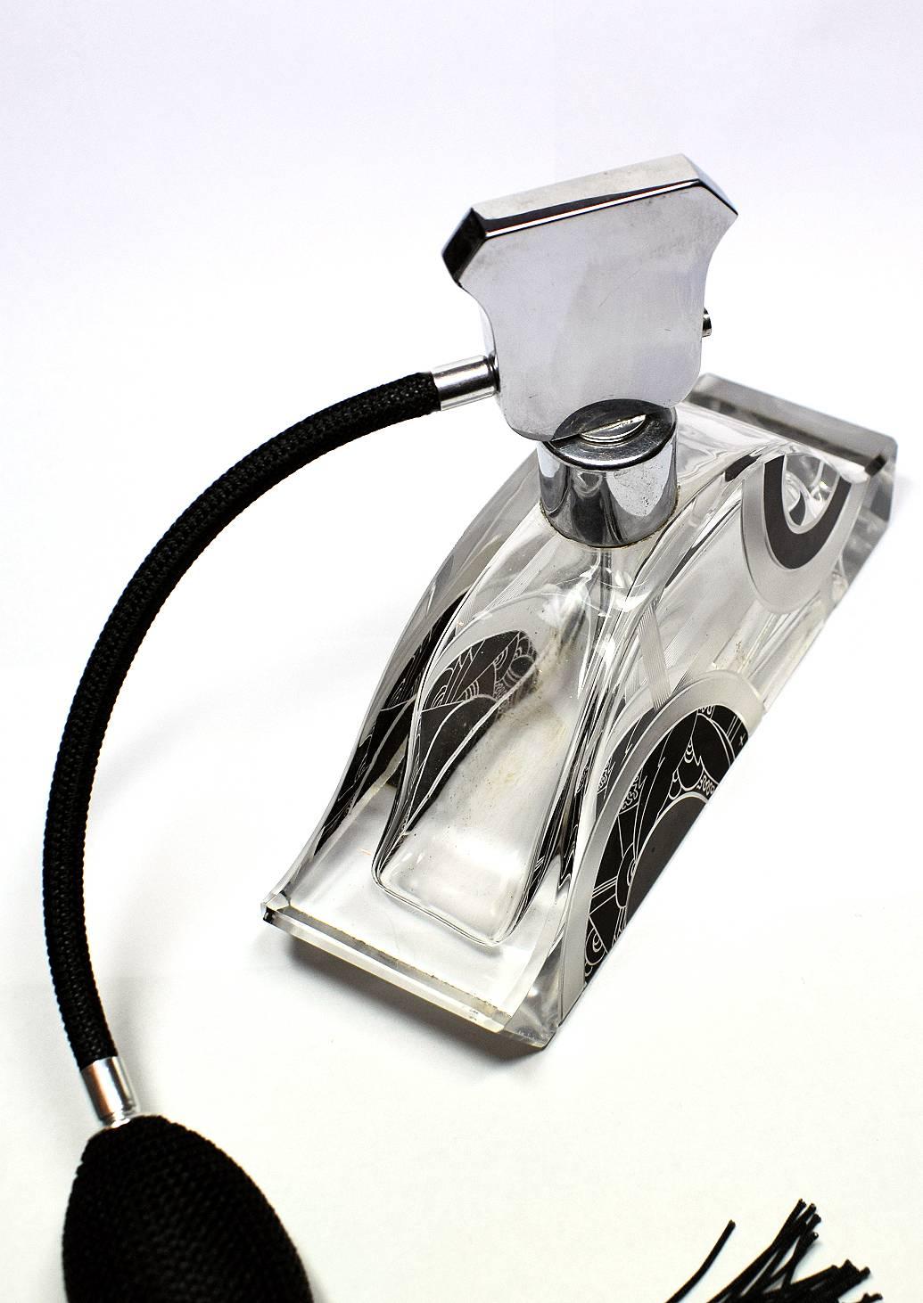 Huge Art Deco Atomiser Perfume Glass Bottle, 1930s In Good Condition In Devon, England