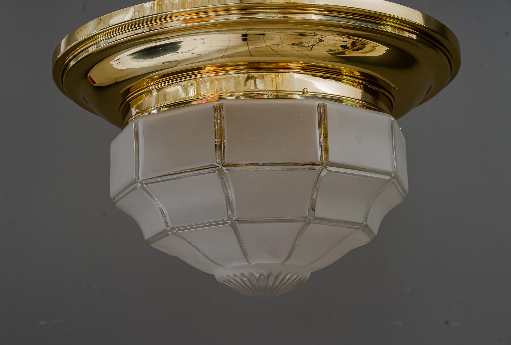 Huge Art Deco ceiling lamp vienna around 1950s
Brass polished and stove enamelled
Original glass shade
4 Bulbs e27.
