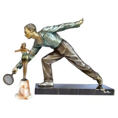 Enorme figura maschile Art Deco di giocatore di tennis, francese, 1930 circa