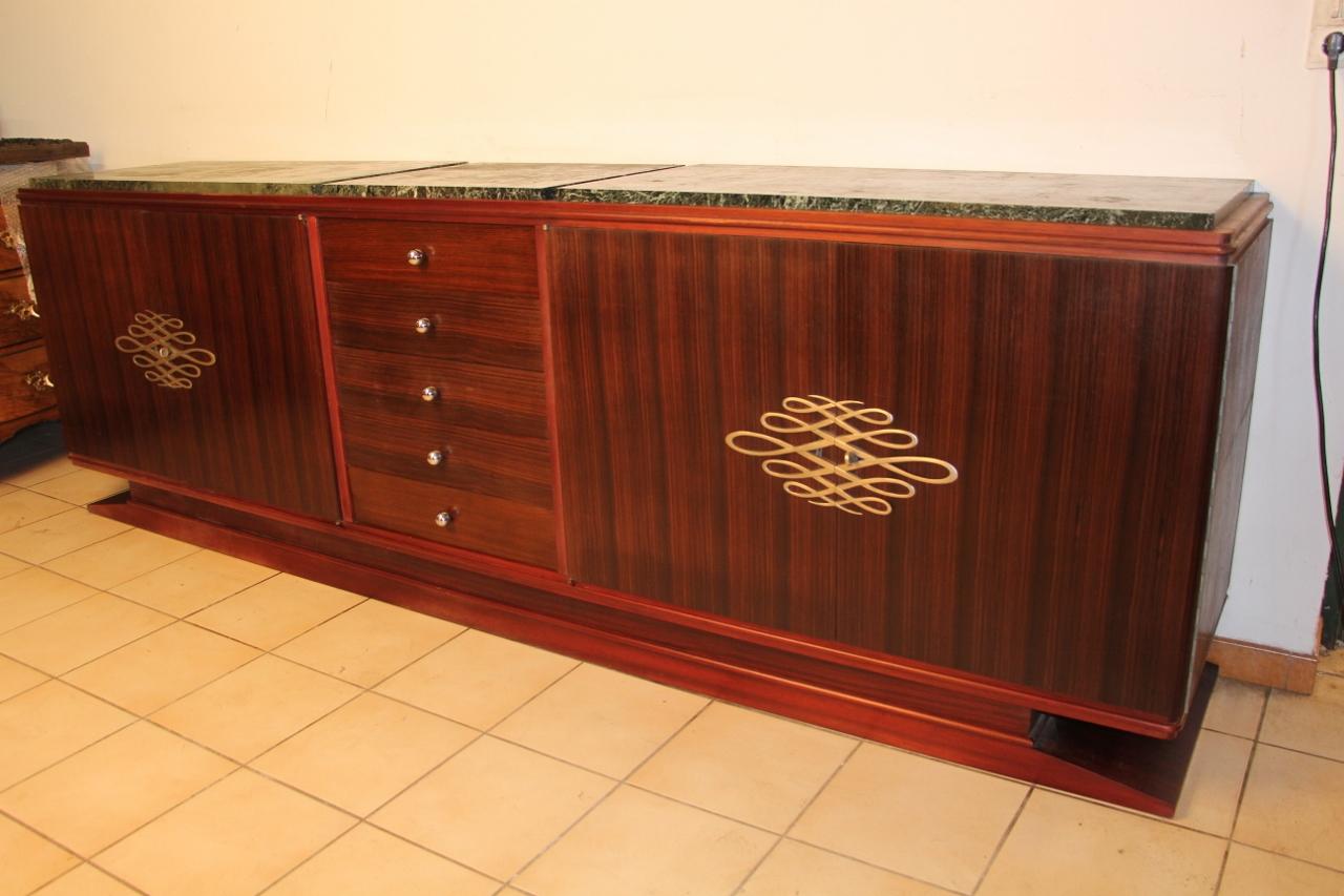 Large Art Deco period sideboard in mahogany and rosewood veneer, measures: 3 meters in length! in good condition, two doors on each side and five drawers in the middle, sea green marble.